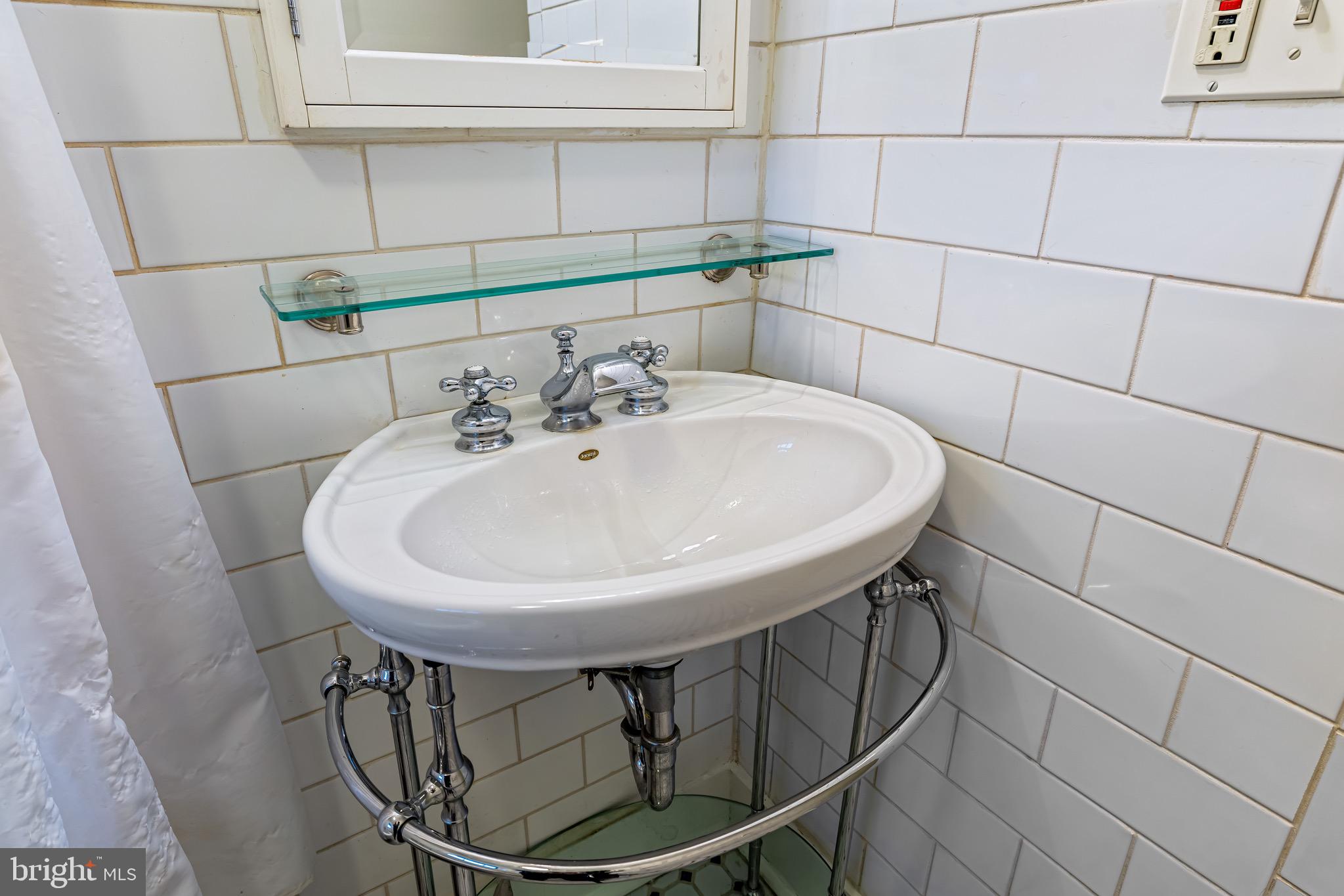 ROLAND PARK - Residential