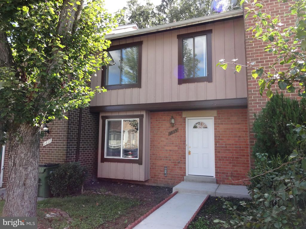 Photo of 2829 Cambridge Drive, WOODBRIDGE, VA 22192 (MLS # VAPW2106426)