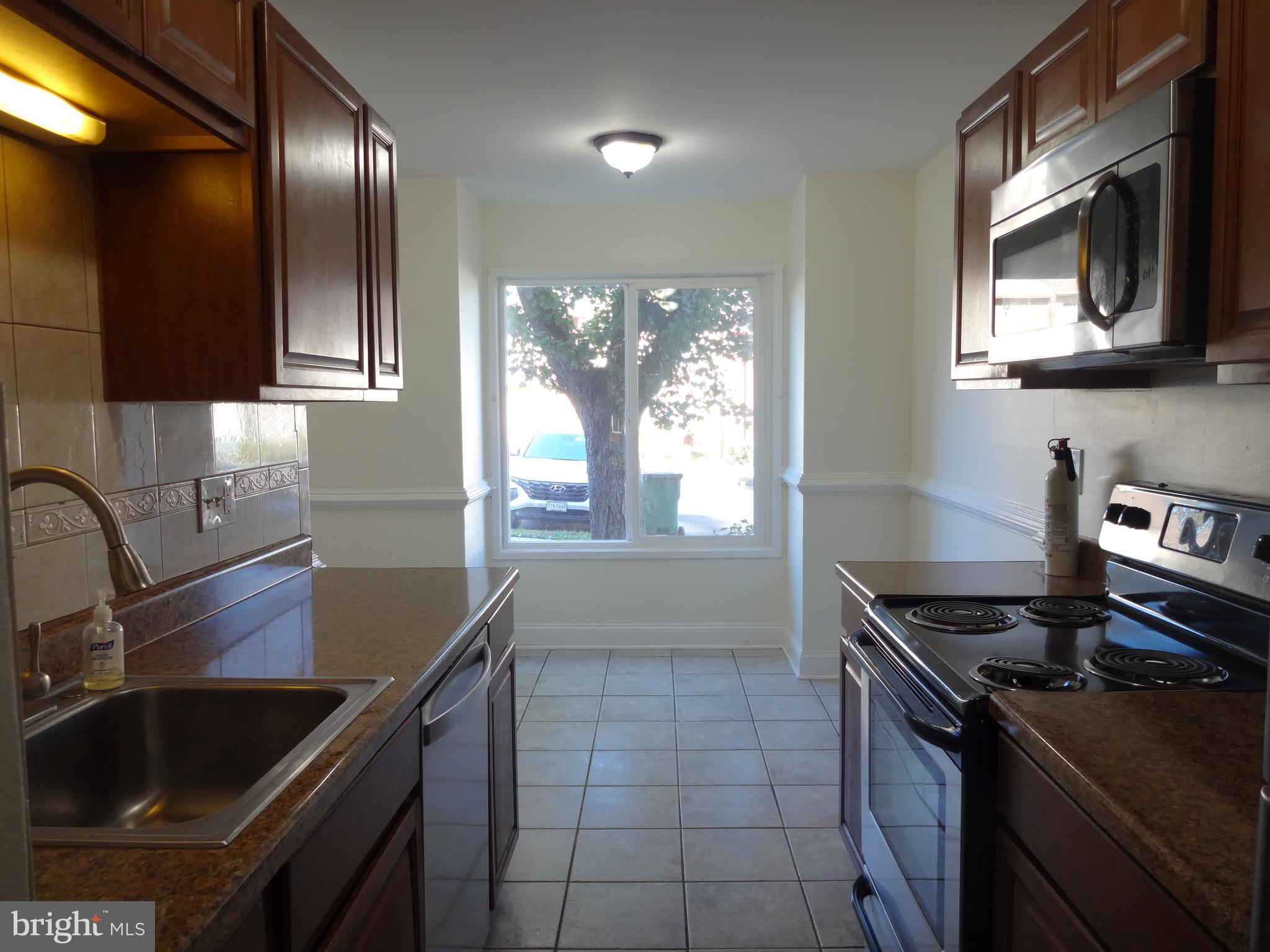 2829 CAMBRIDGE DRIVE