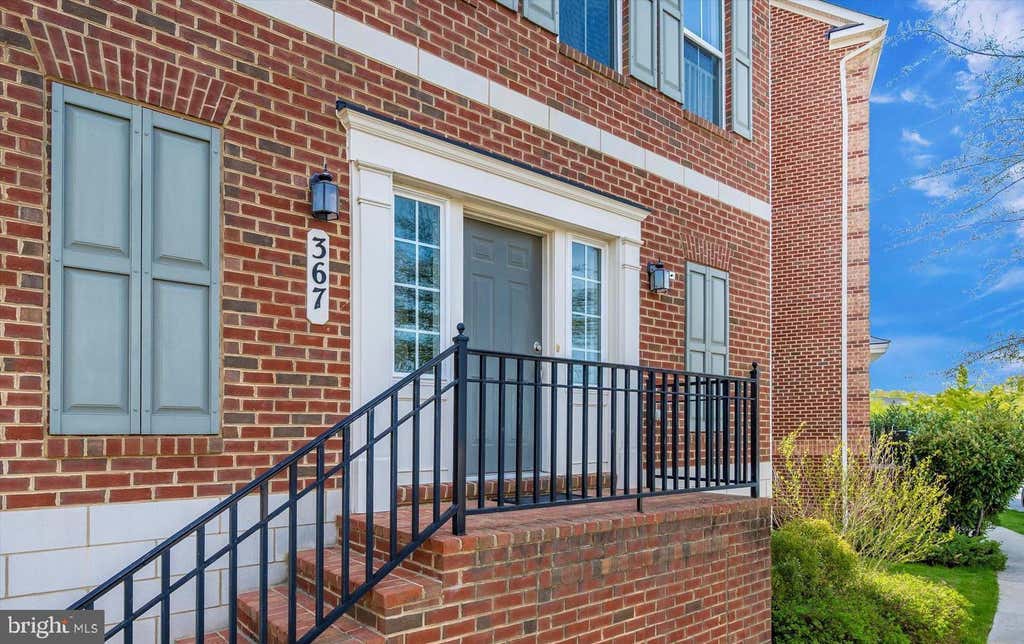 Photo of 367 Parkview Avenue, GAITHERSBURG, MD 20878 (MLS # MDMC2250140)