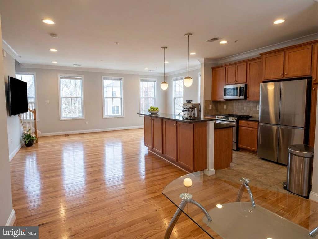 Photo of 367 Parkview Avenue, GAITHERSBURG, MD 20878 (MLS # MDMC2250140)