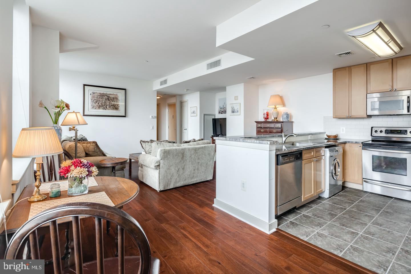 AVENUE OF THE ARTS - Residential