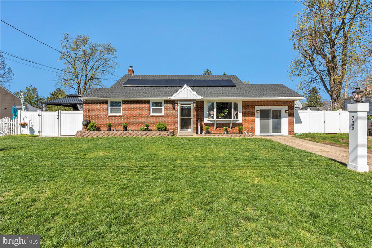 735 BAYLOR ST.