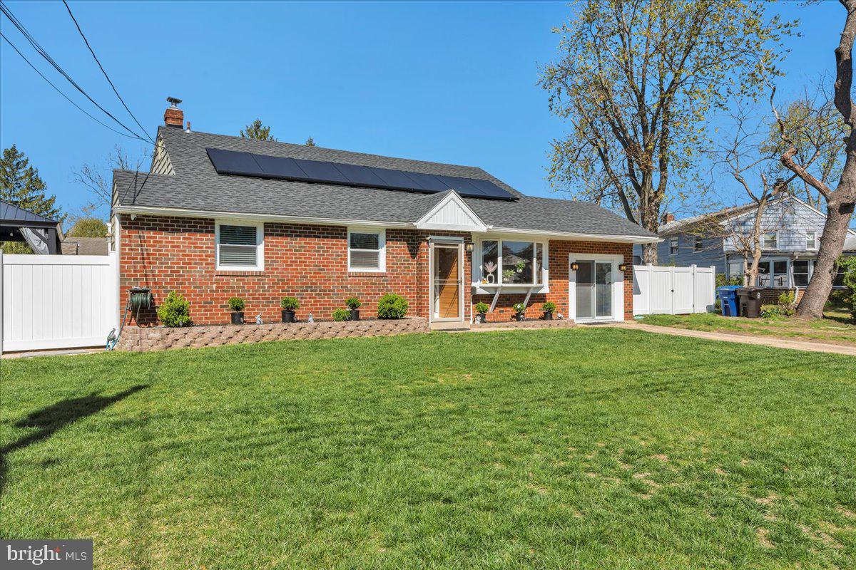 735 BAYLOR ST.