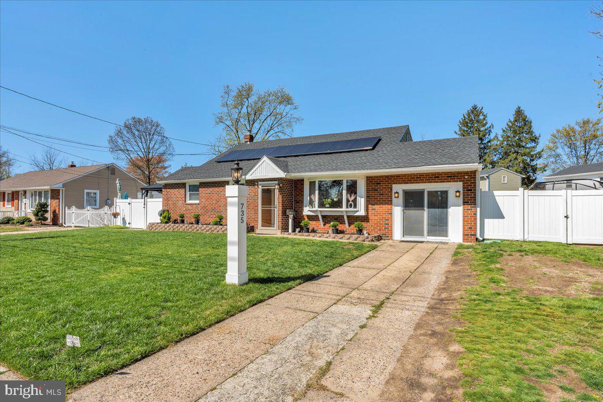 735 BAYLOR ST.