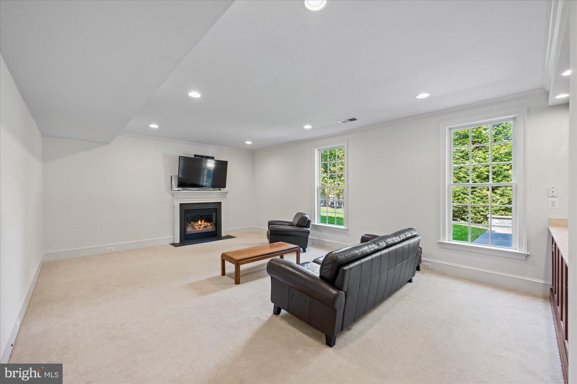 CHESTERBROOK WOODS - Residential