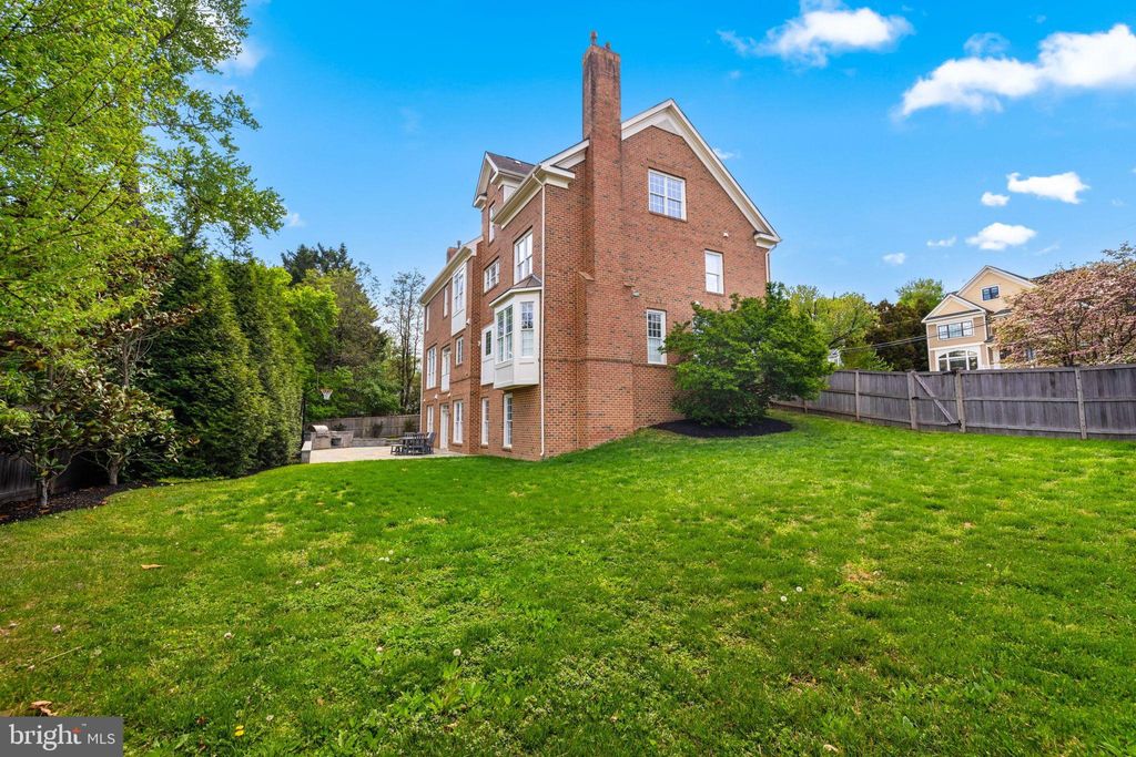 Photo of 6158 Tompkins Drive, MCLEAN, VA 22101 (MLS # VAFX2303008)