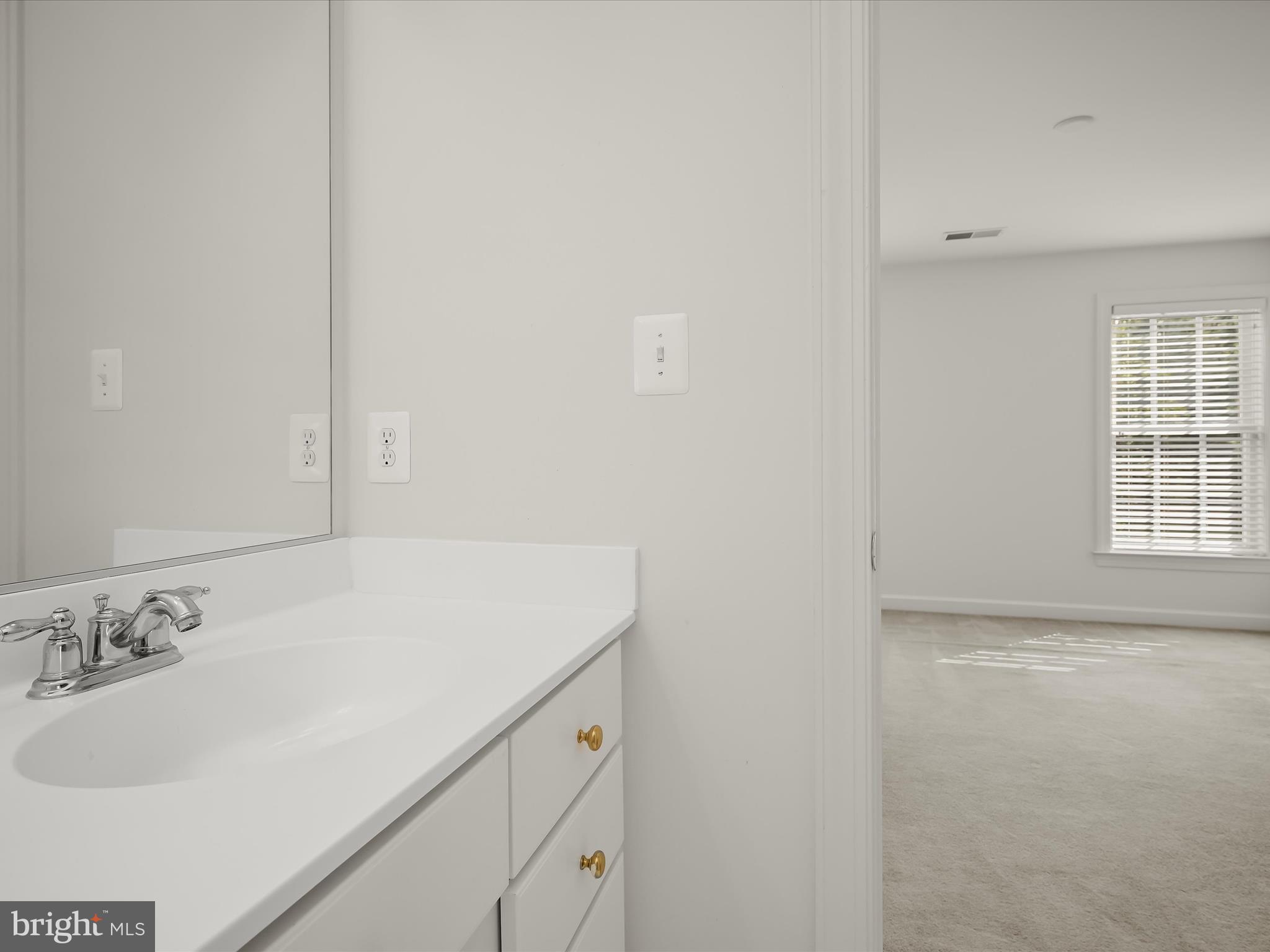 HALL SHOP MANOR - Residential