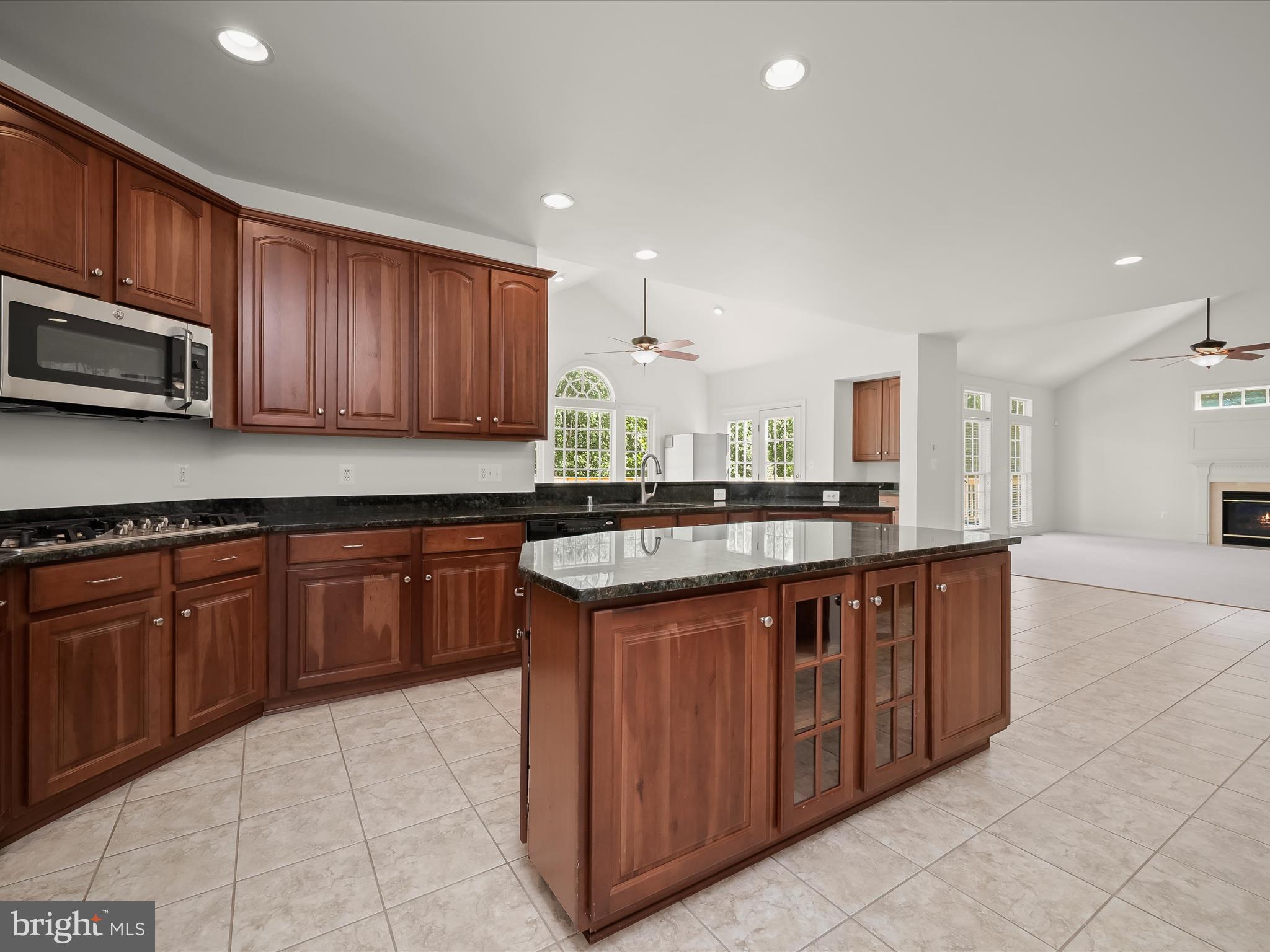 HALL SHOP MANOR - Residential