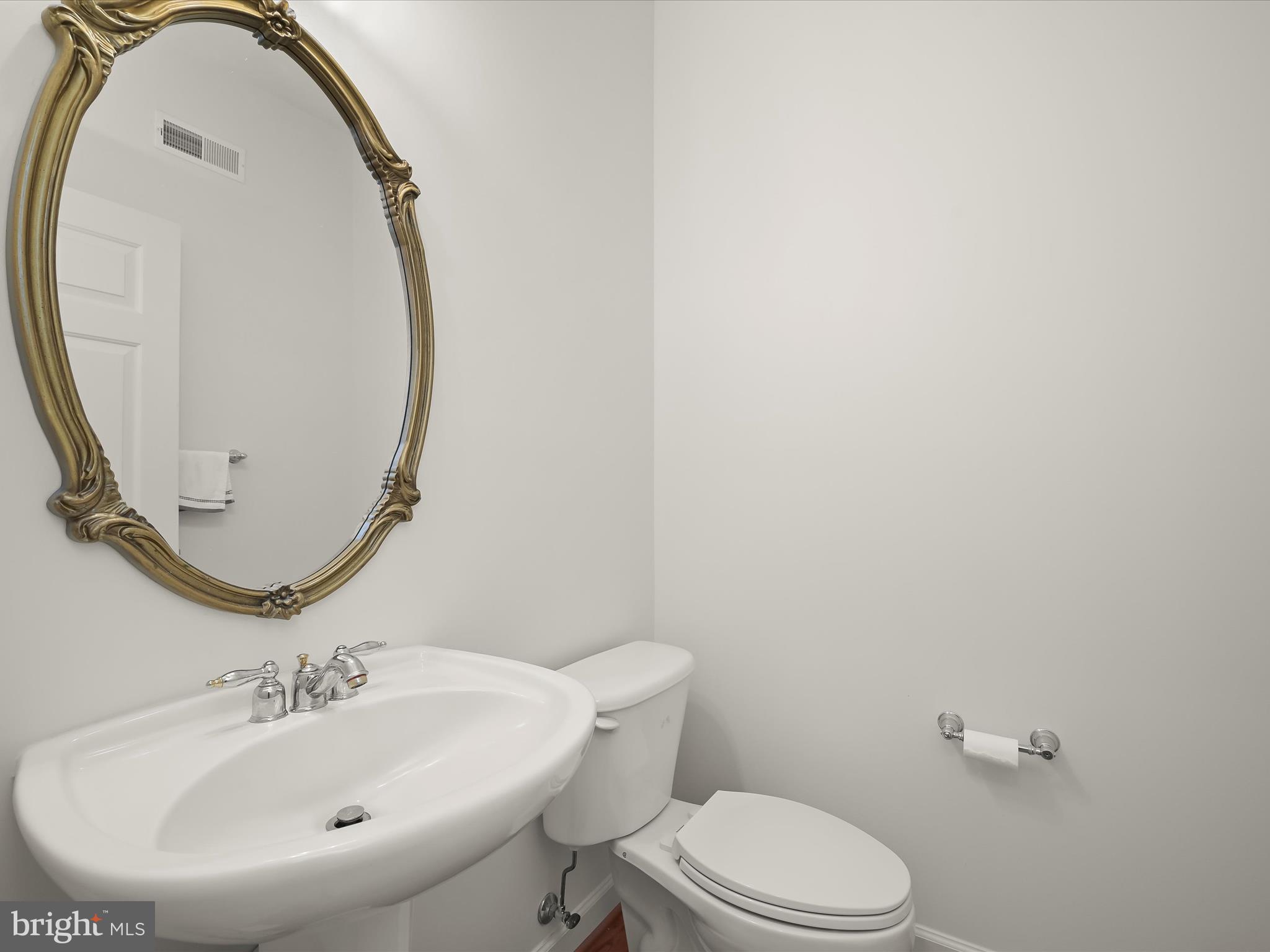 HALL SHOP MANOR - Residential