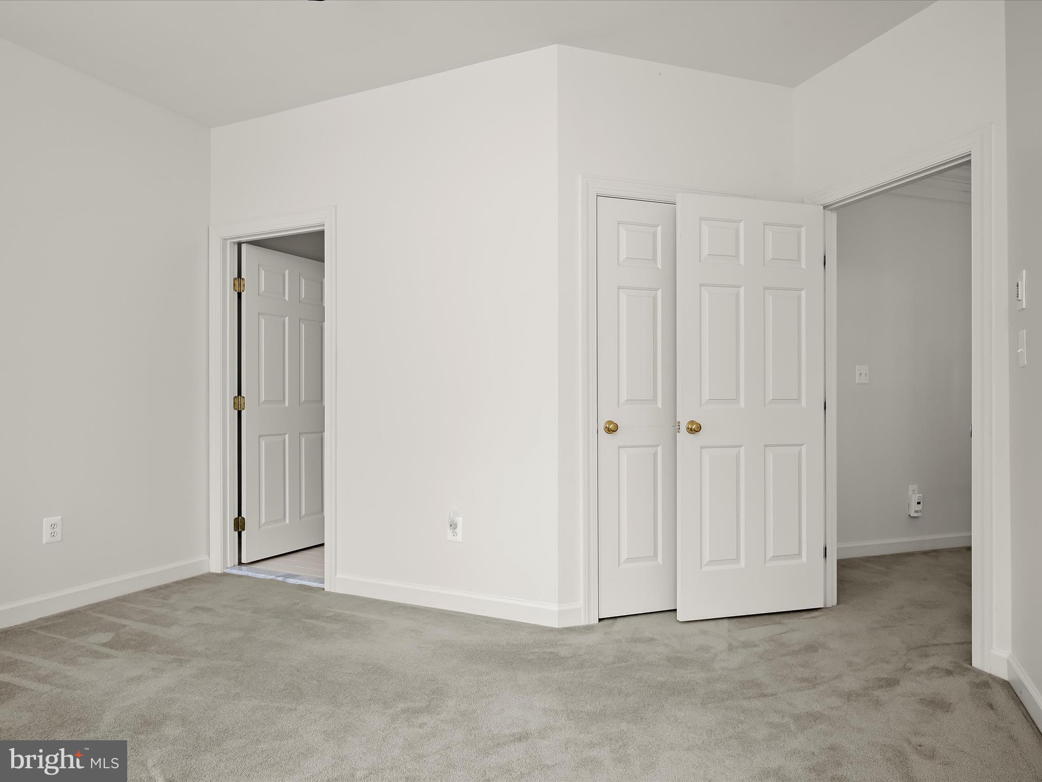 HALL SHOP MANOR - Residential