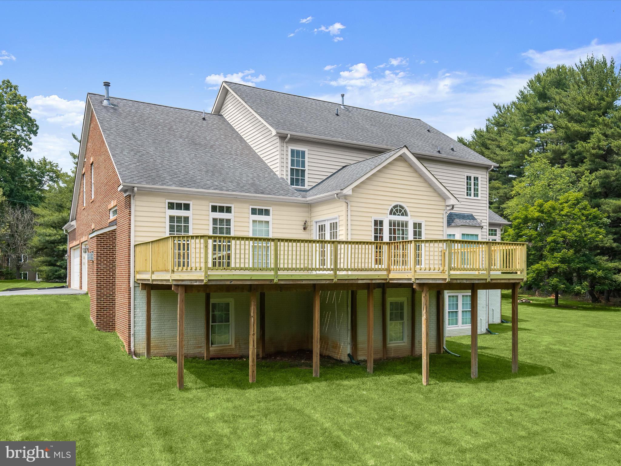 HALL SHOP MANOR - Residential