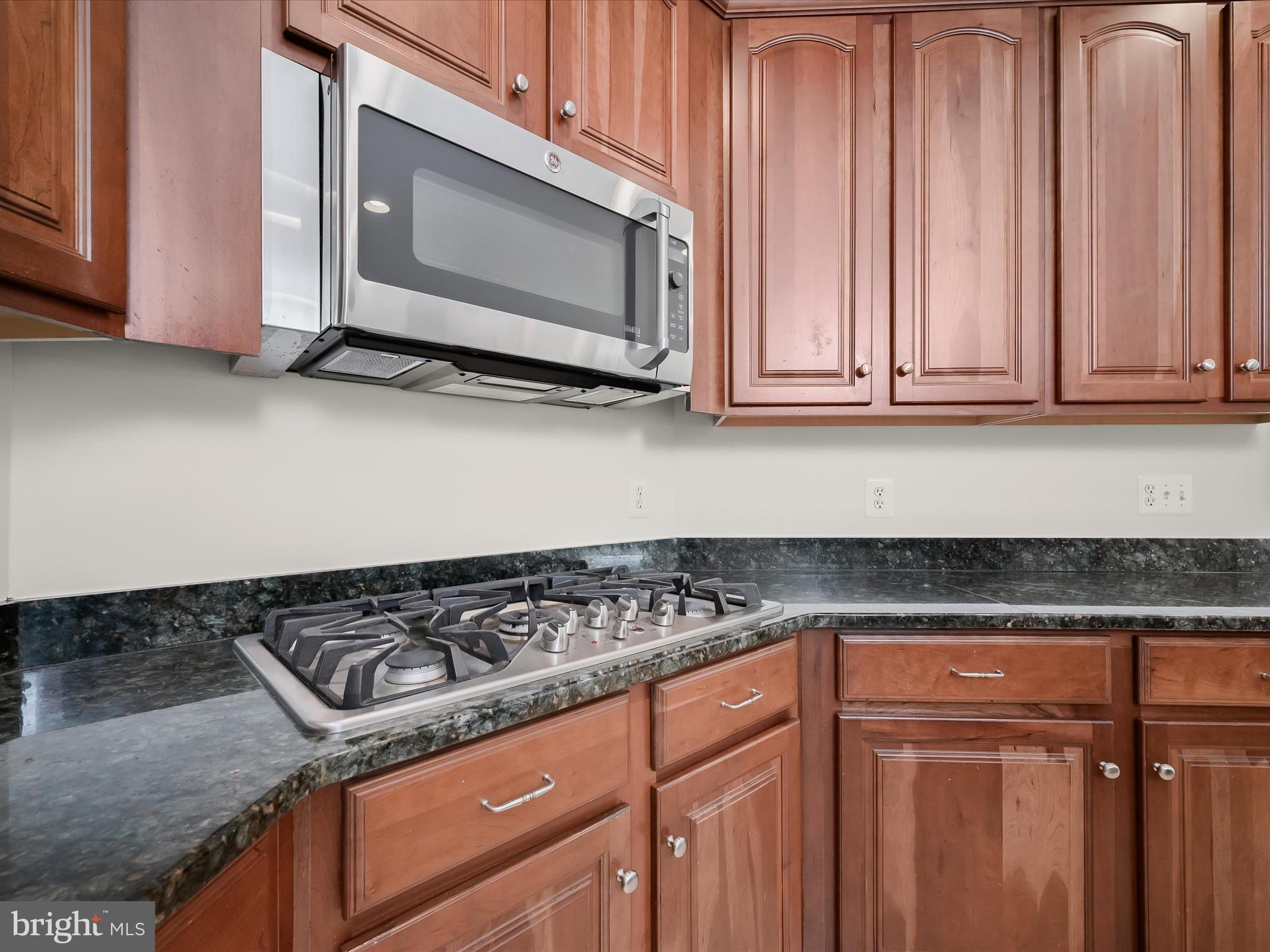 HALL SHOP MANOR - Residential