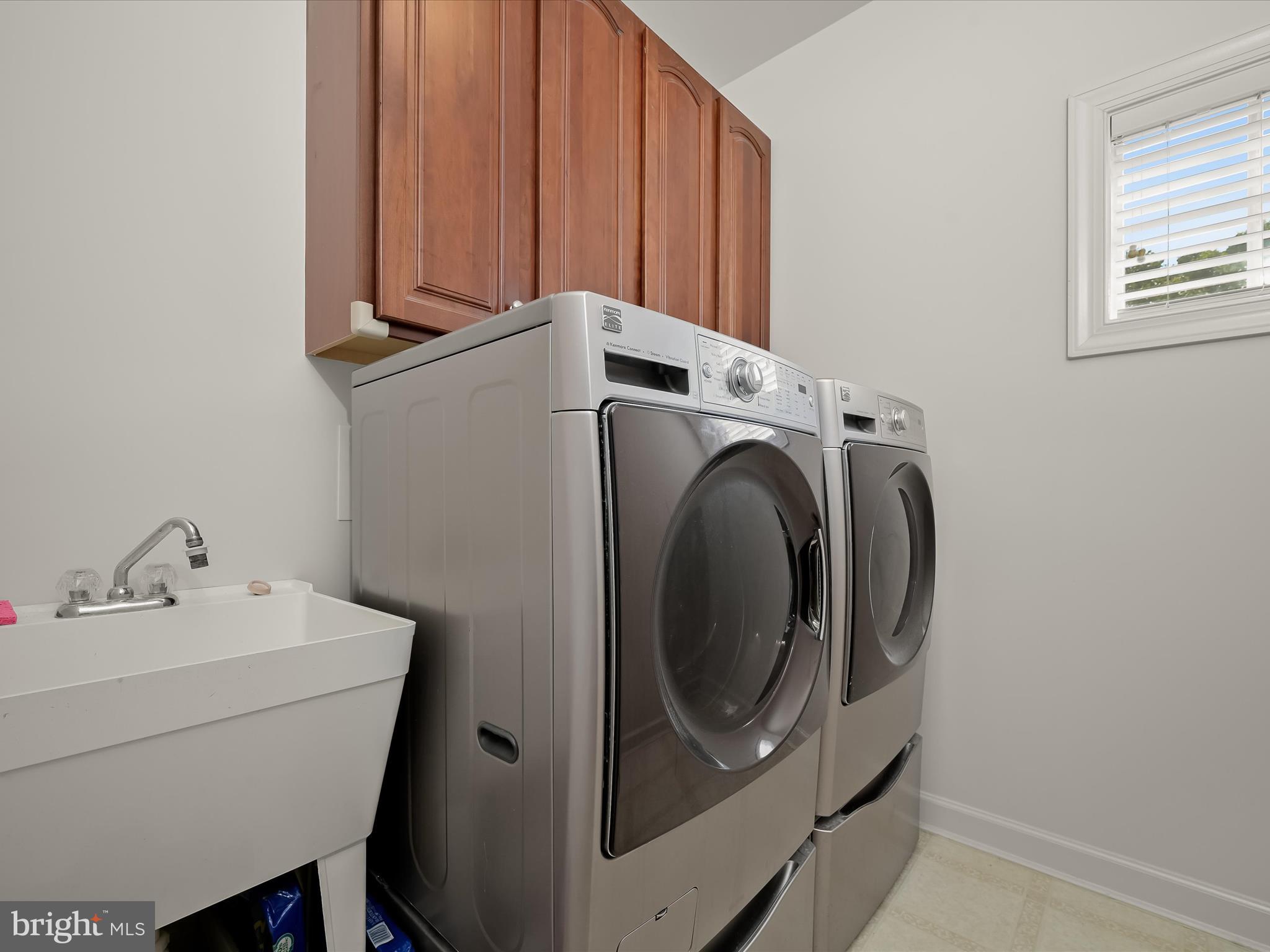 HALL SHOP MANOR - Residential