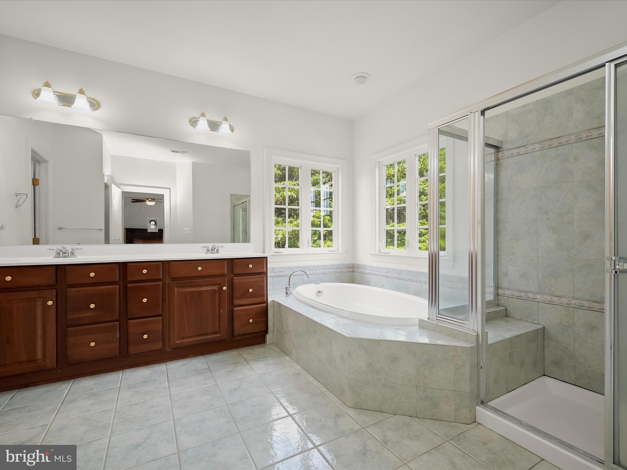 HALL SHOP MANOR - Residential