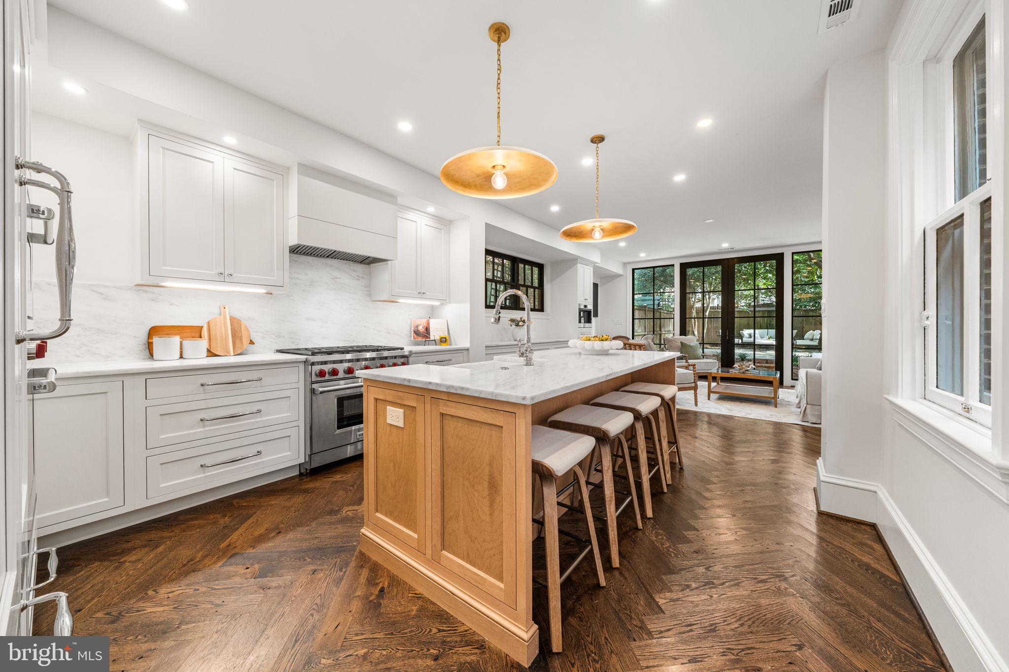 220 S FAIRFAX STREET
