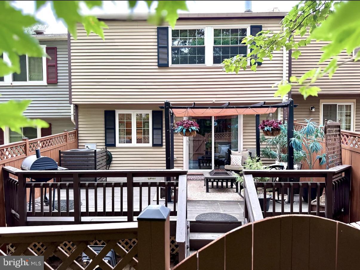 7315 GOLDEN HORSESHOE COURT
