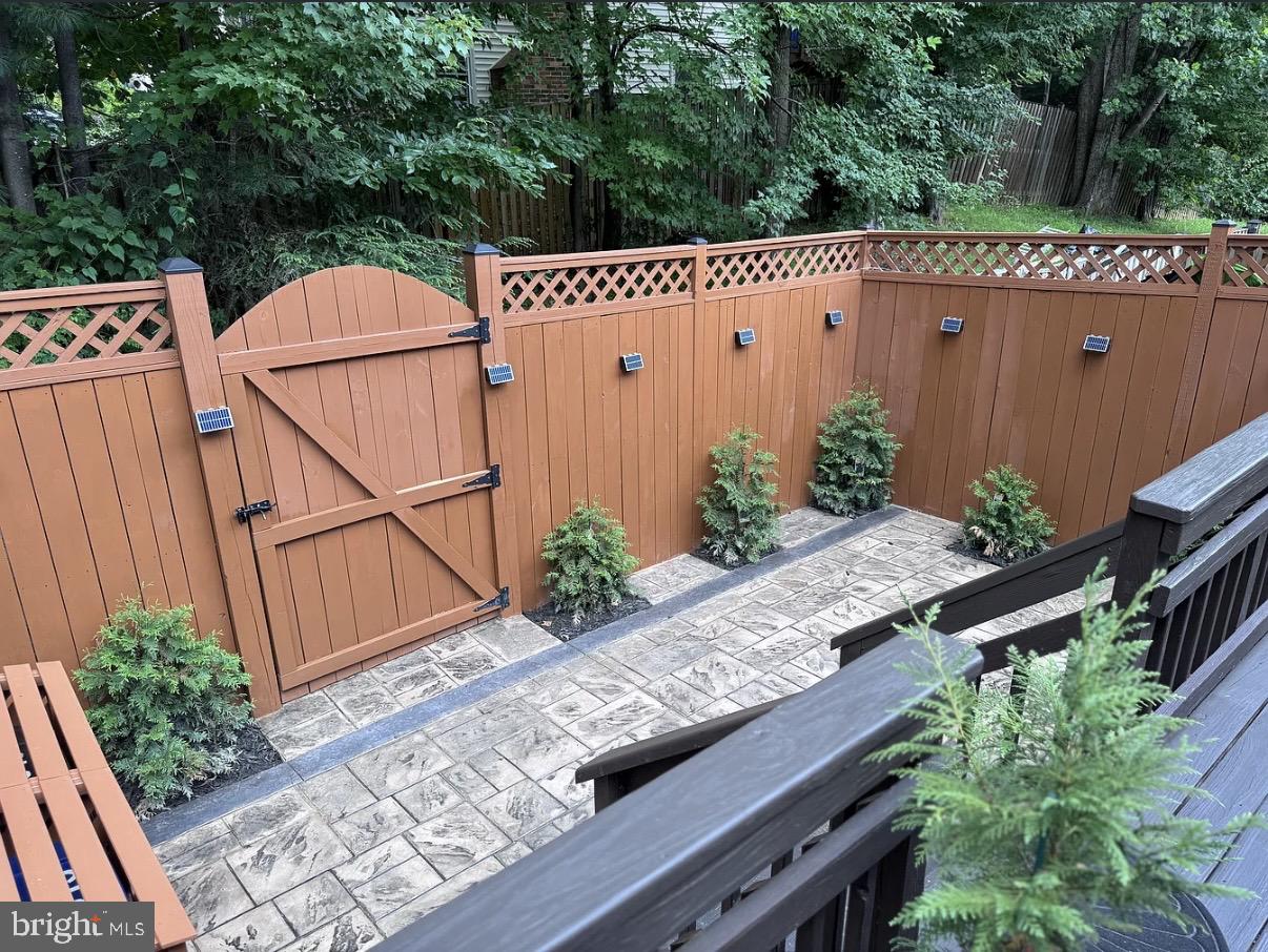 7315 GOLDEN HORSESHOE COURT