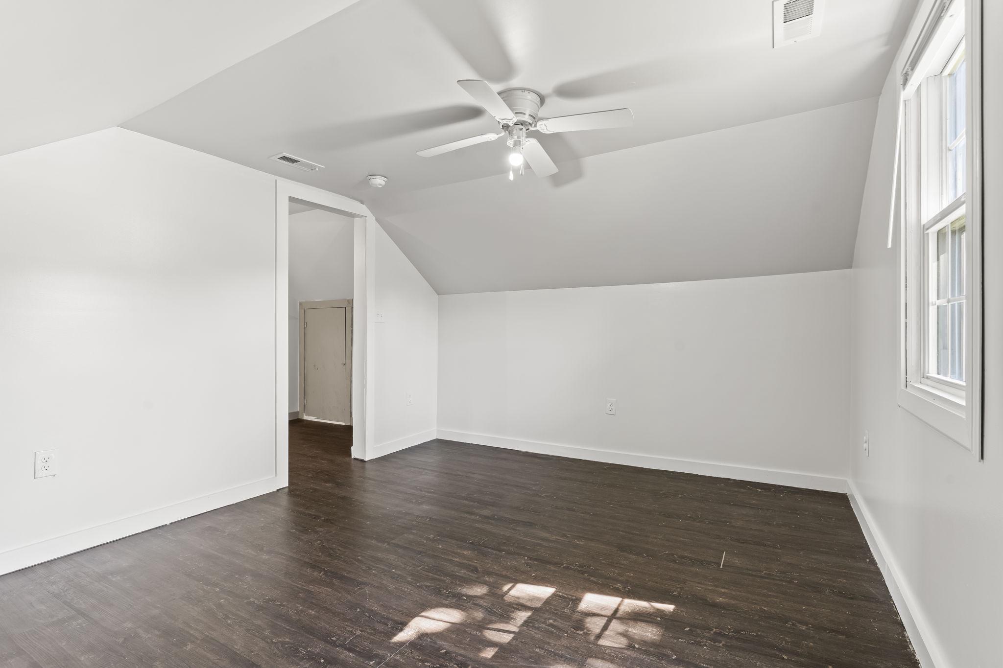 HOLLYWOOD SHORES - Residential