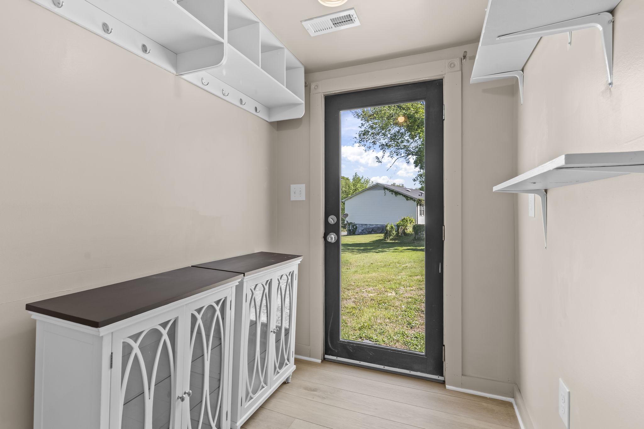 HOLLYWOOD SHORES - Residential
