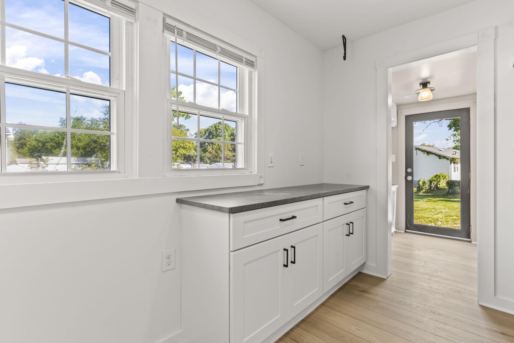 HOLLYWOOD SHORES - Residential