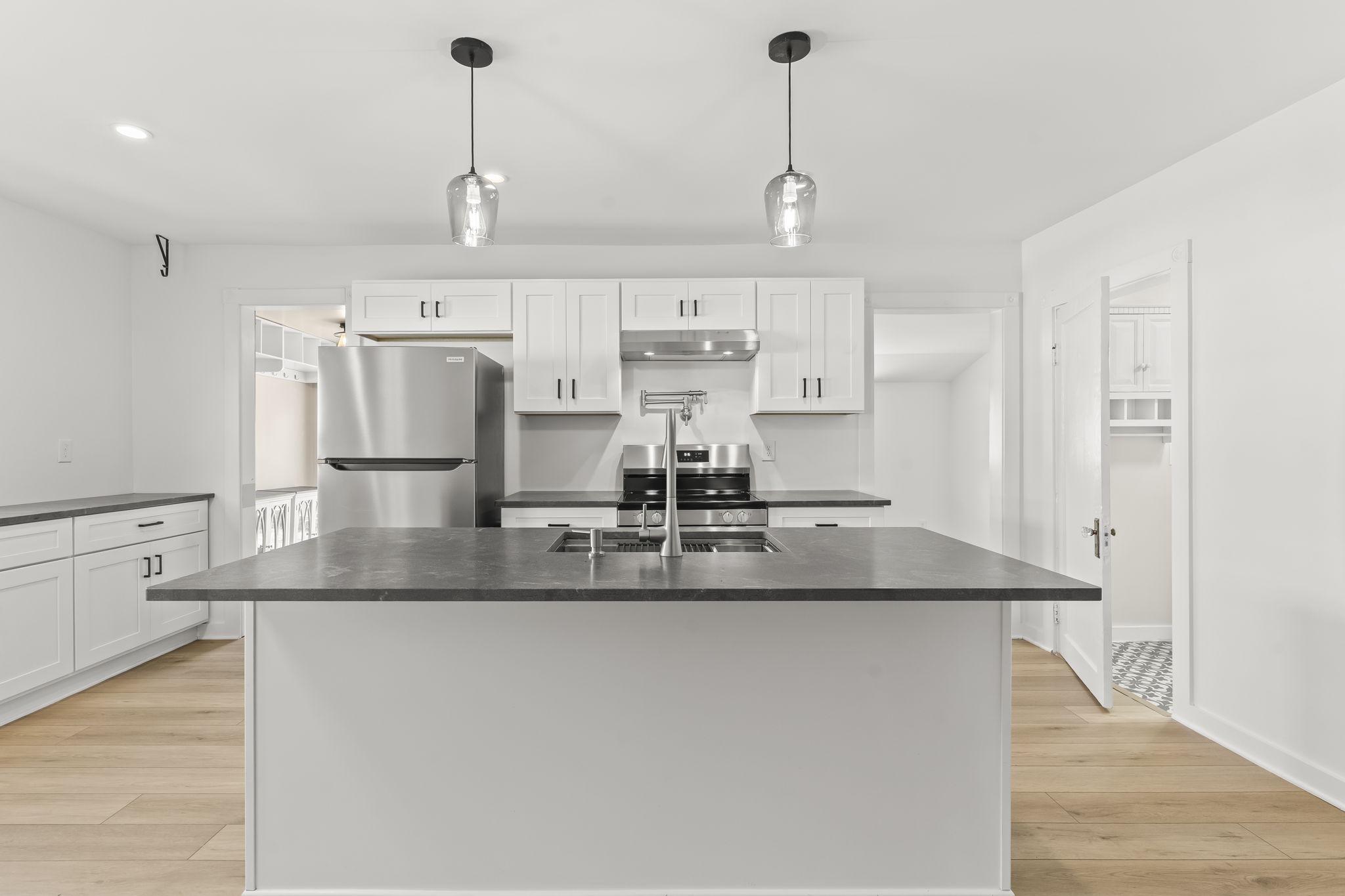 HOLLYWOOD SHORES - Residential