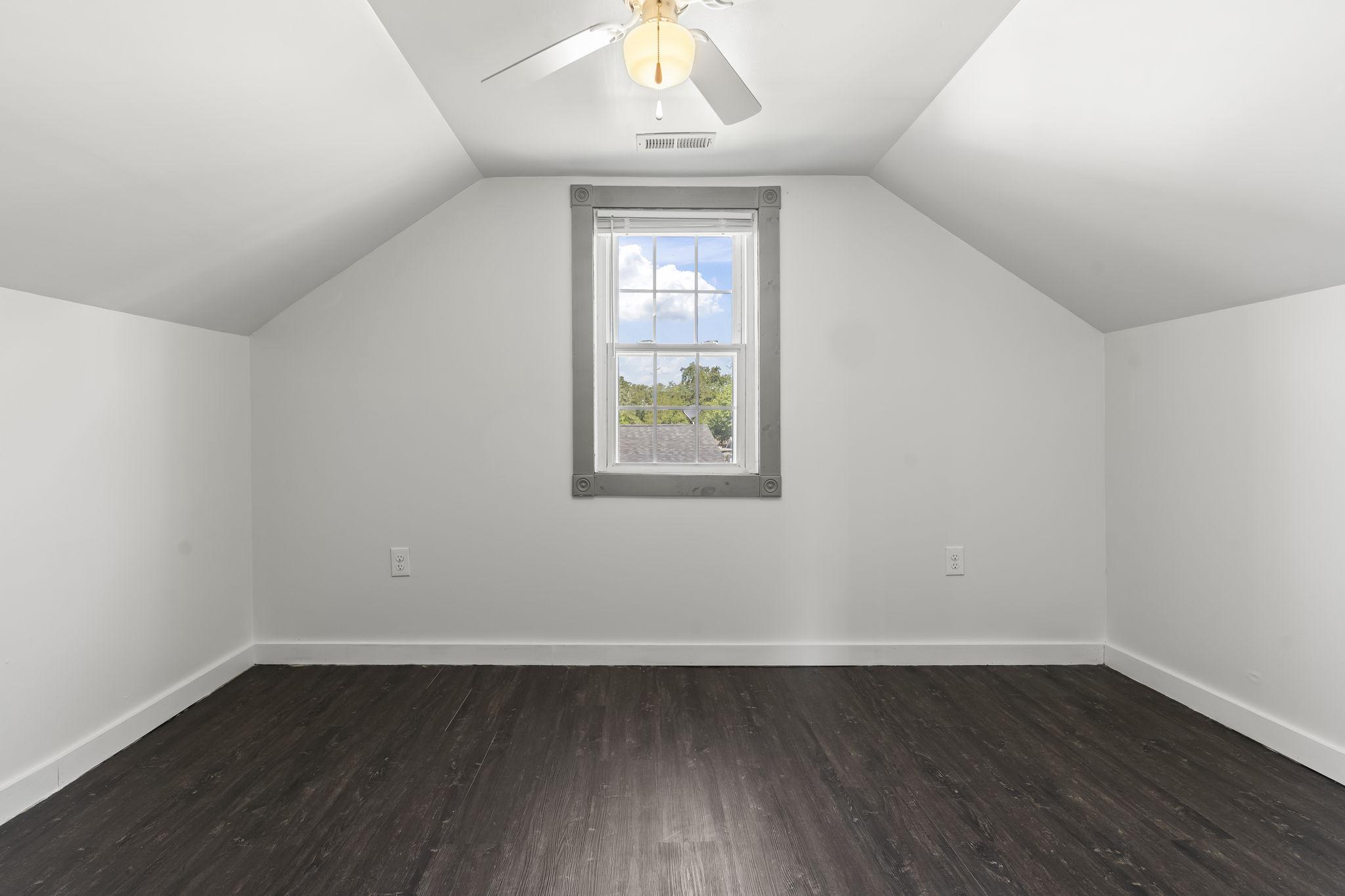 HOLLYWOOD SHORES - Residential
