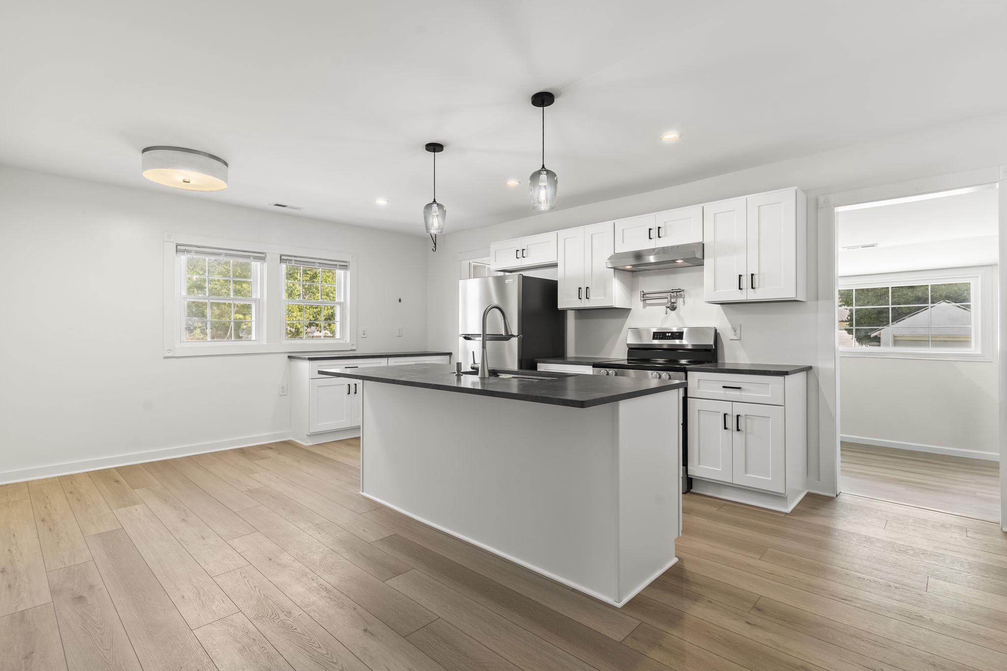 HOLLYWOOD SHORES - Residential
