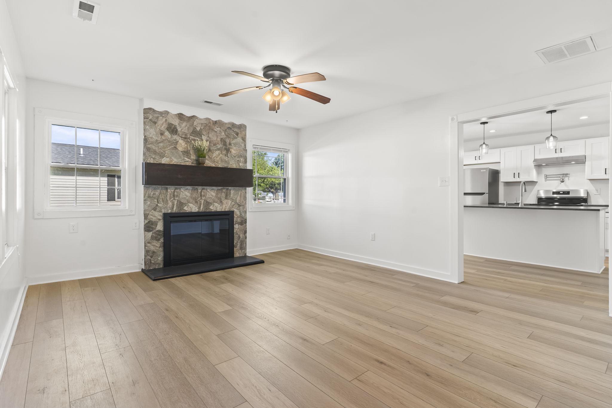 HOLLYWOOD SHORES - Residential