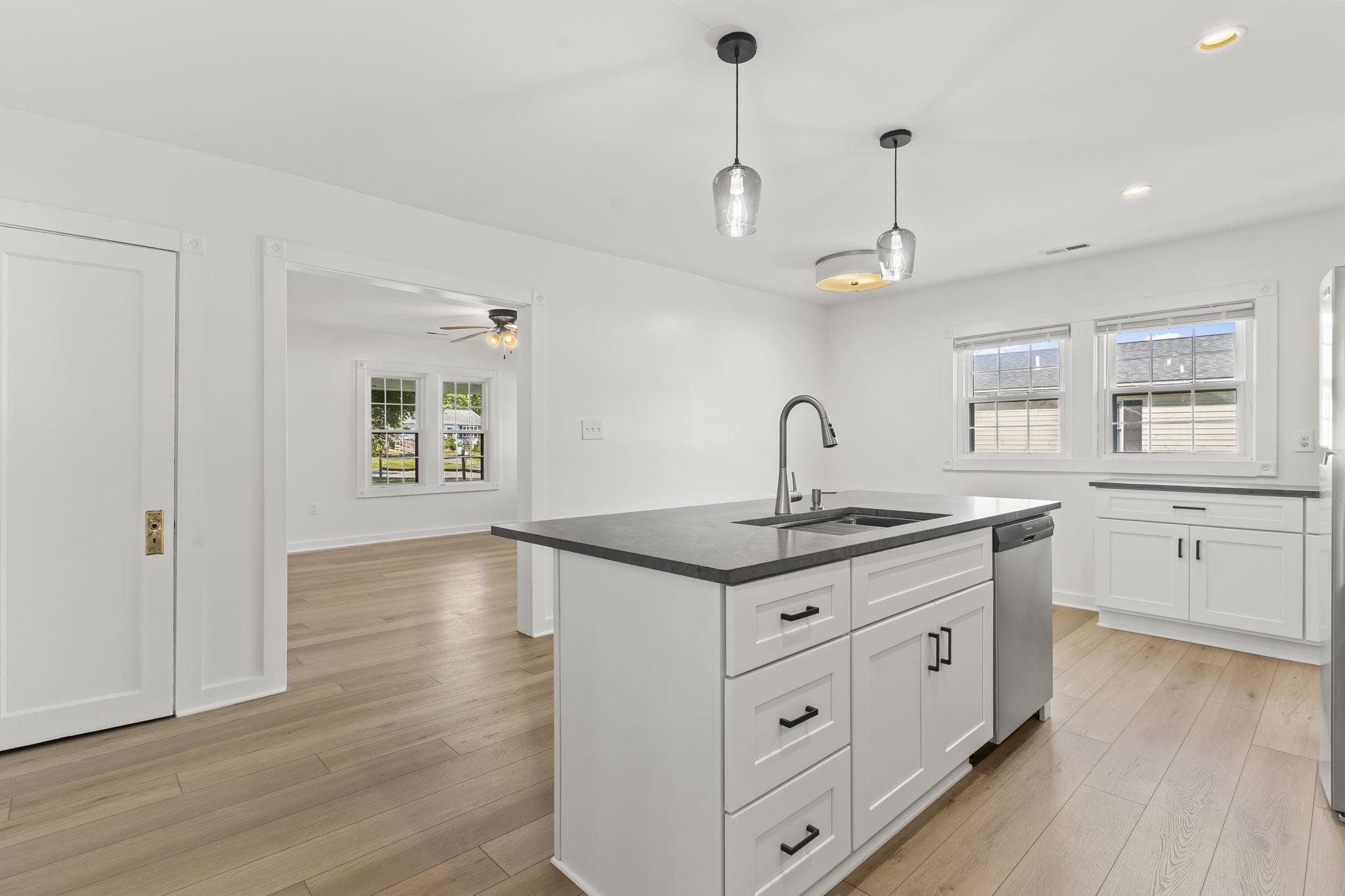 HOLLYWOOD SHORES - Residential