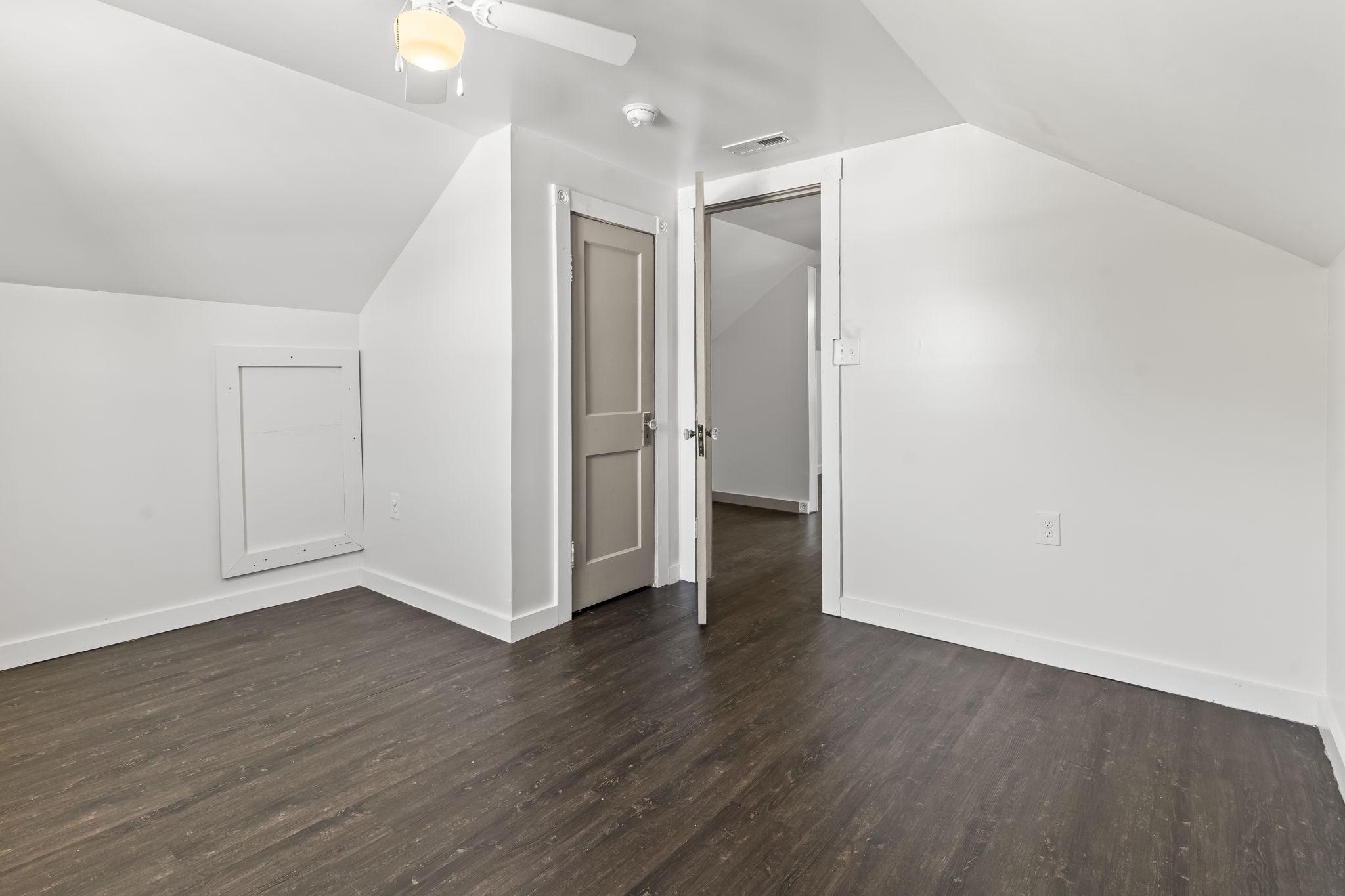 HOLLYWOOD SHORES - Residential