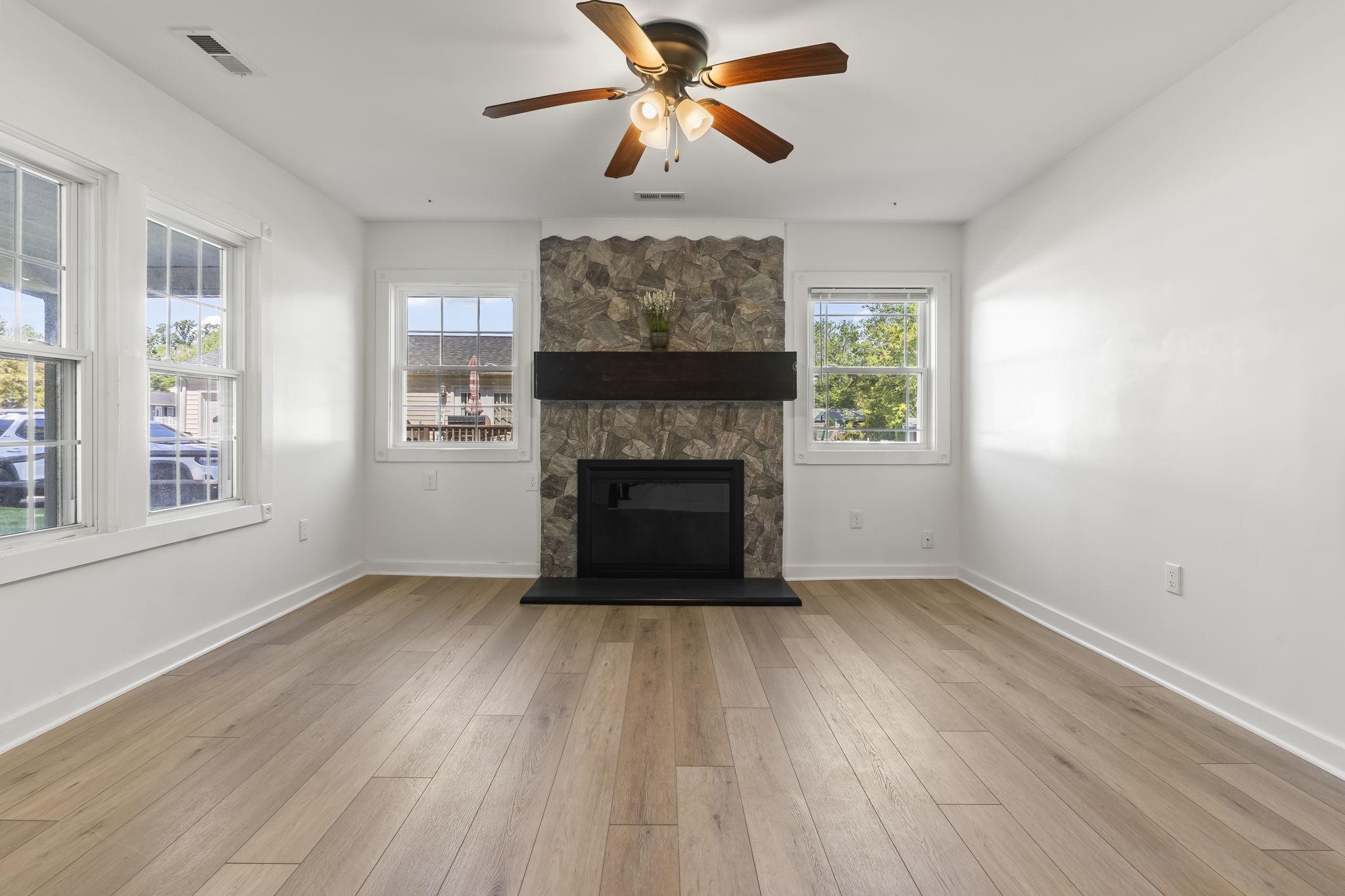 HOLLYWOOD SHORES - Residential