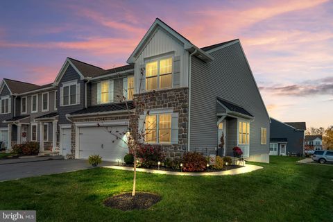 Photo of 413 Mayapple Dr, ANNVILLE, PA 17003 (MLS # PALN2023516)