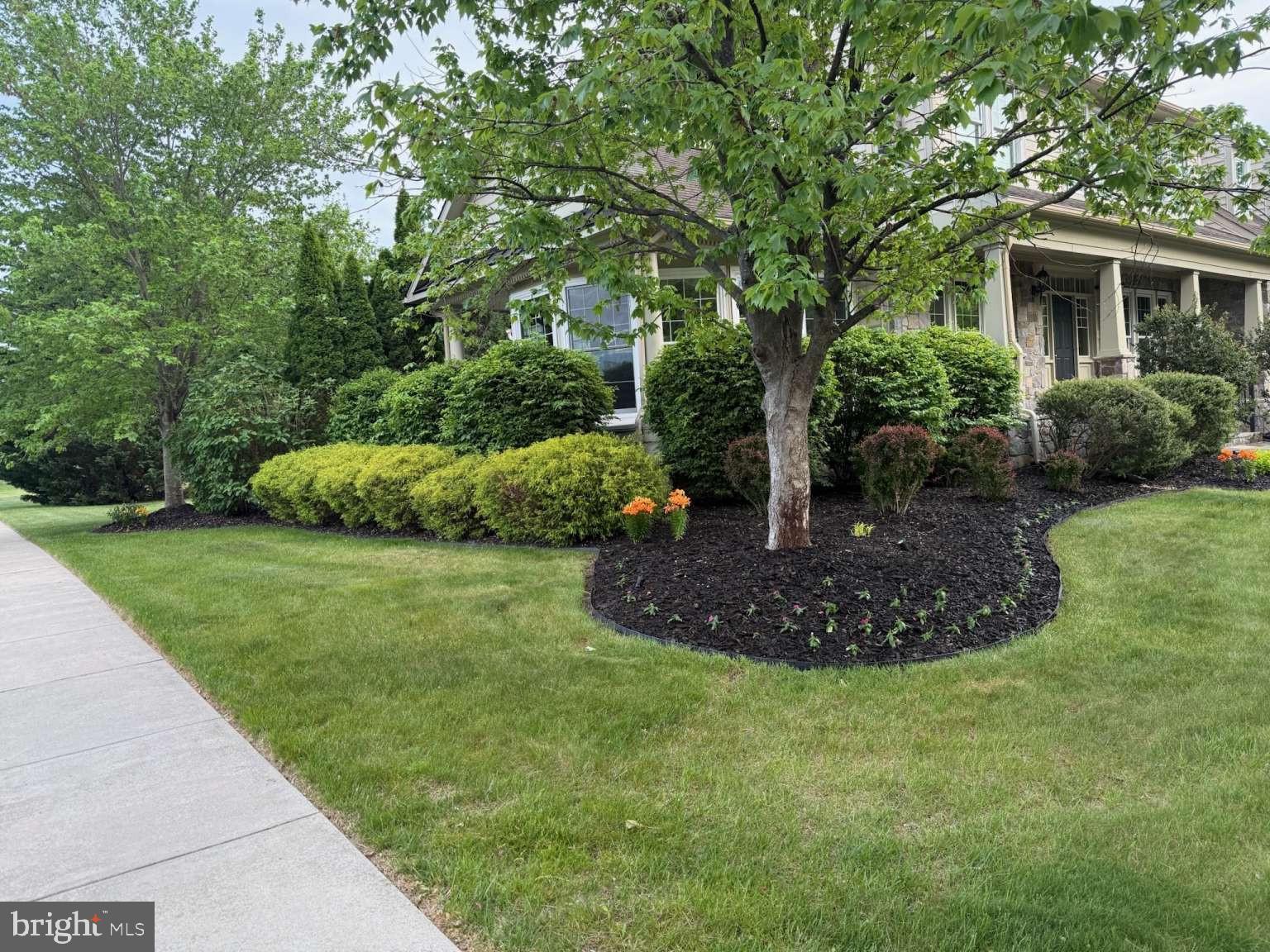448 SPRING HOLLOW DRIVE