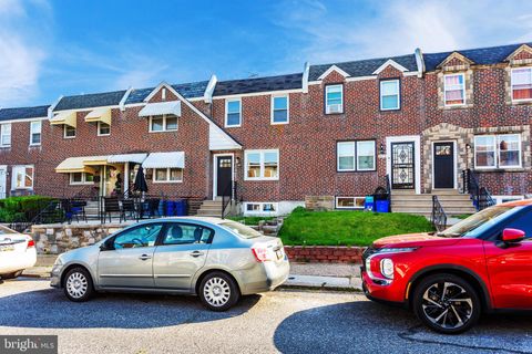 Townhouse For Sale - 219 Stearly St<br/> PHILADELPHIA, PA 19111