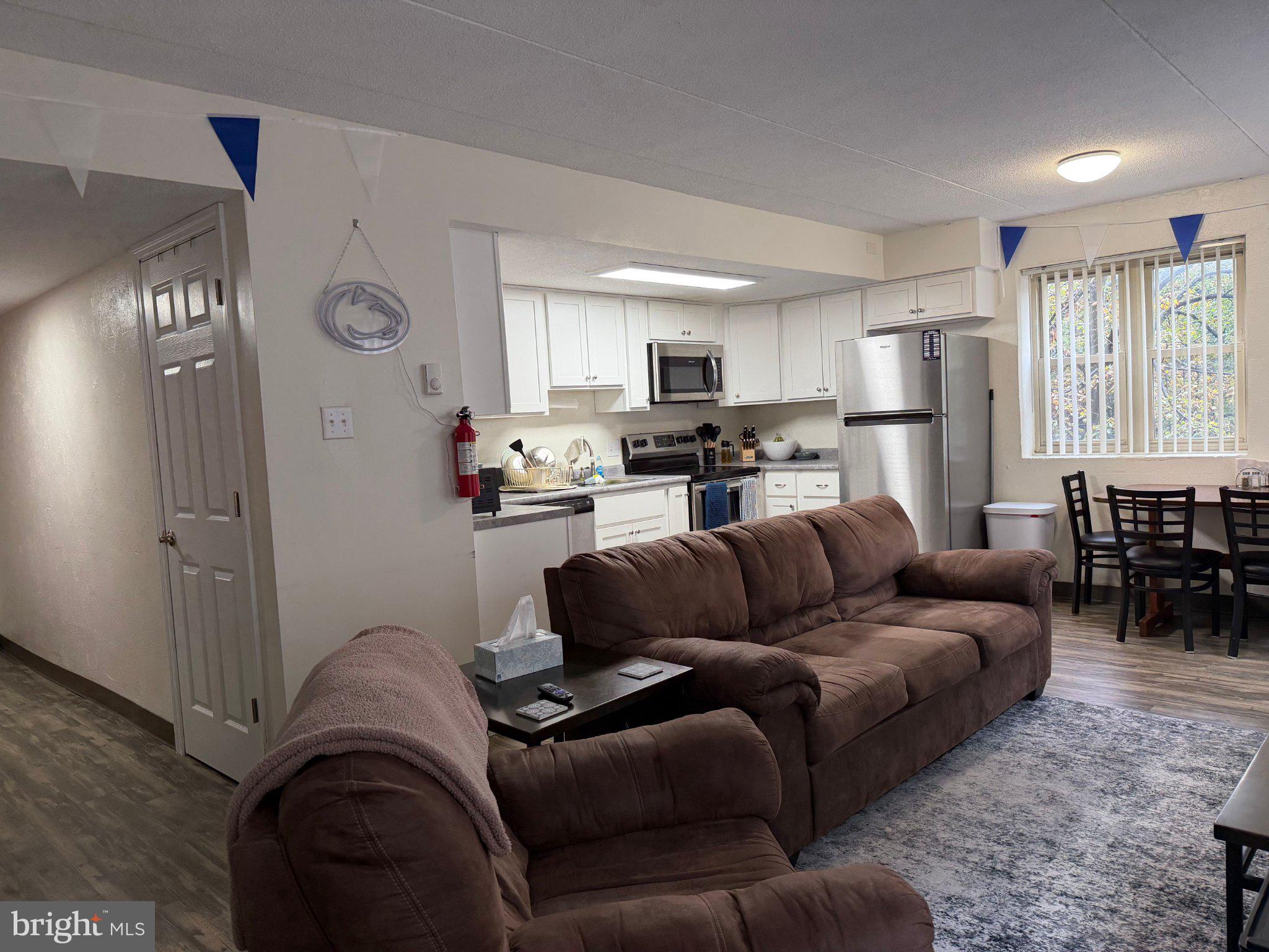 222 W BEAVER AVENUE W AVENUE 301