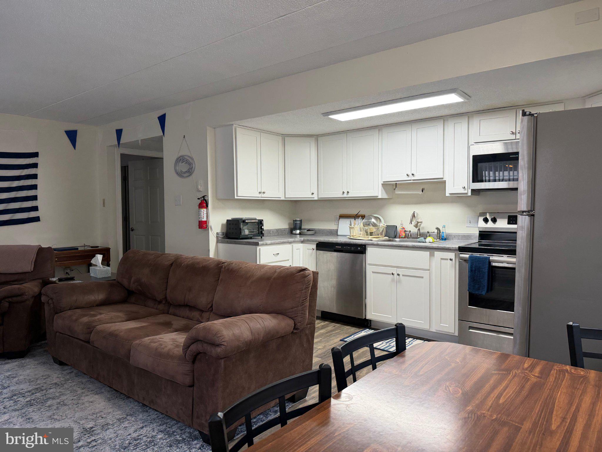 222 W BEAVER AVENUE W AVENUE 301