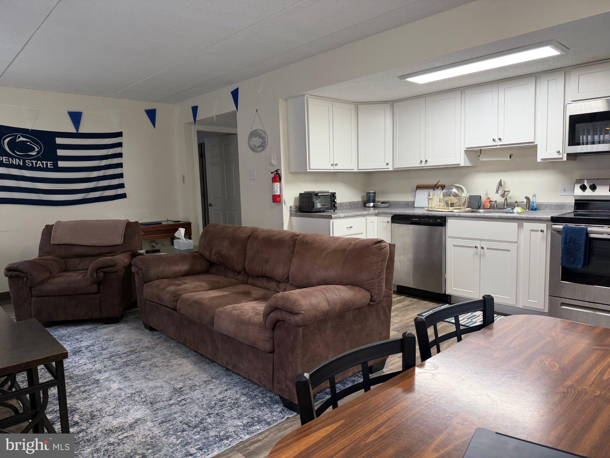 222 W BEAVER AVENUE W AVENUE 301