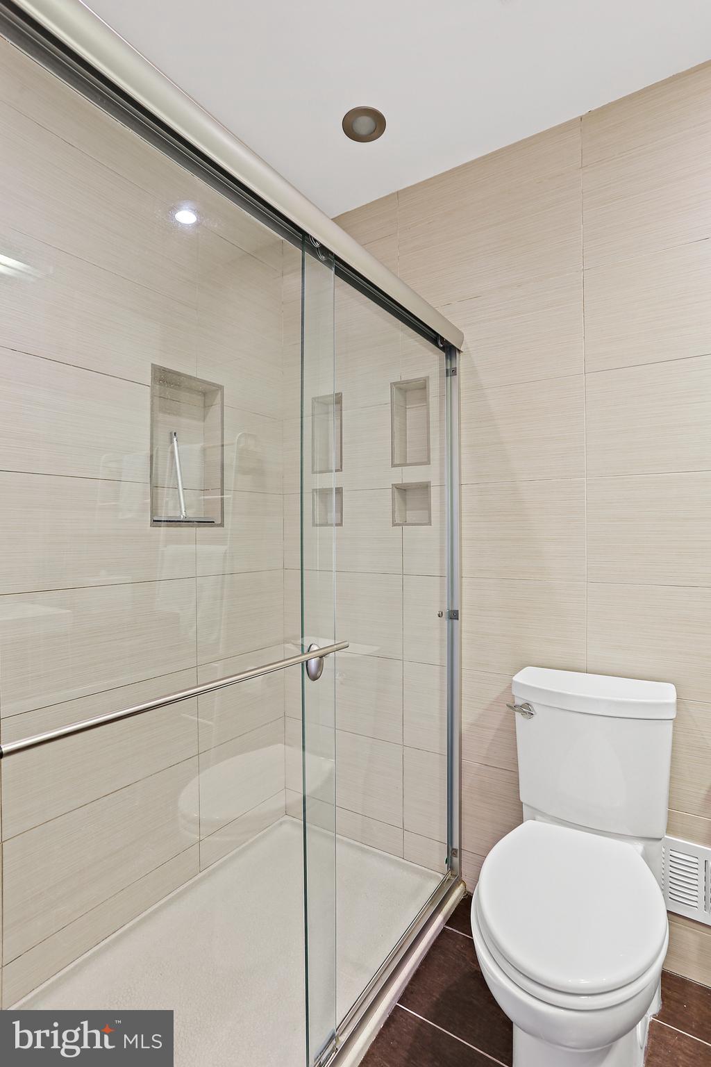 MANOR WOODS - Residential