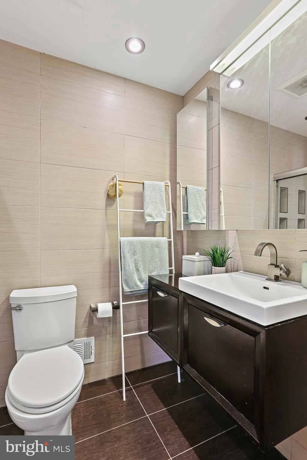 MANOR WOODS - Residential