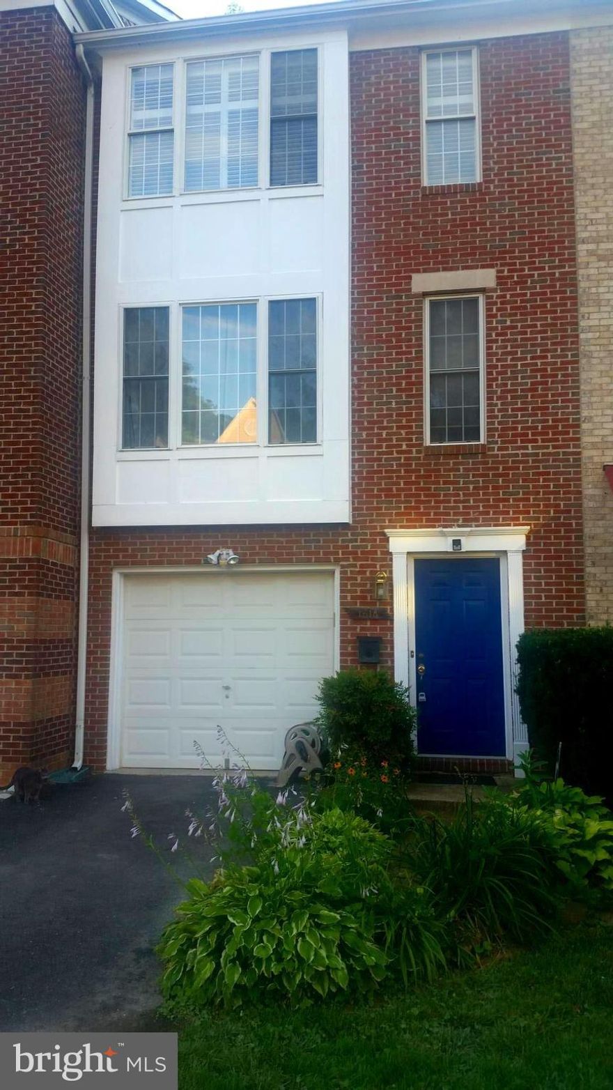 LOCATION * LOCATION * LOCATION * Arlington - Near Shirlington Town Centre & 4 Mile Run - FABULOUS UPDATED GARAGE TOWNHOME - Hardwood flooring on 4 levels & Stairs - 3 1/2 Baths. Fenced backyard off First Floor Study.  Finished basement with Full Bath. Kitchen (Quartz, SS, Ceramic Flooring, Sliding Door to Deck). EASY & FAST commute to DC. Sorry NO pets. THIS RENTAL WILL NOT LAST!