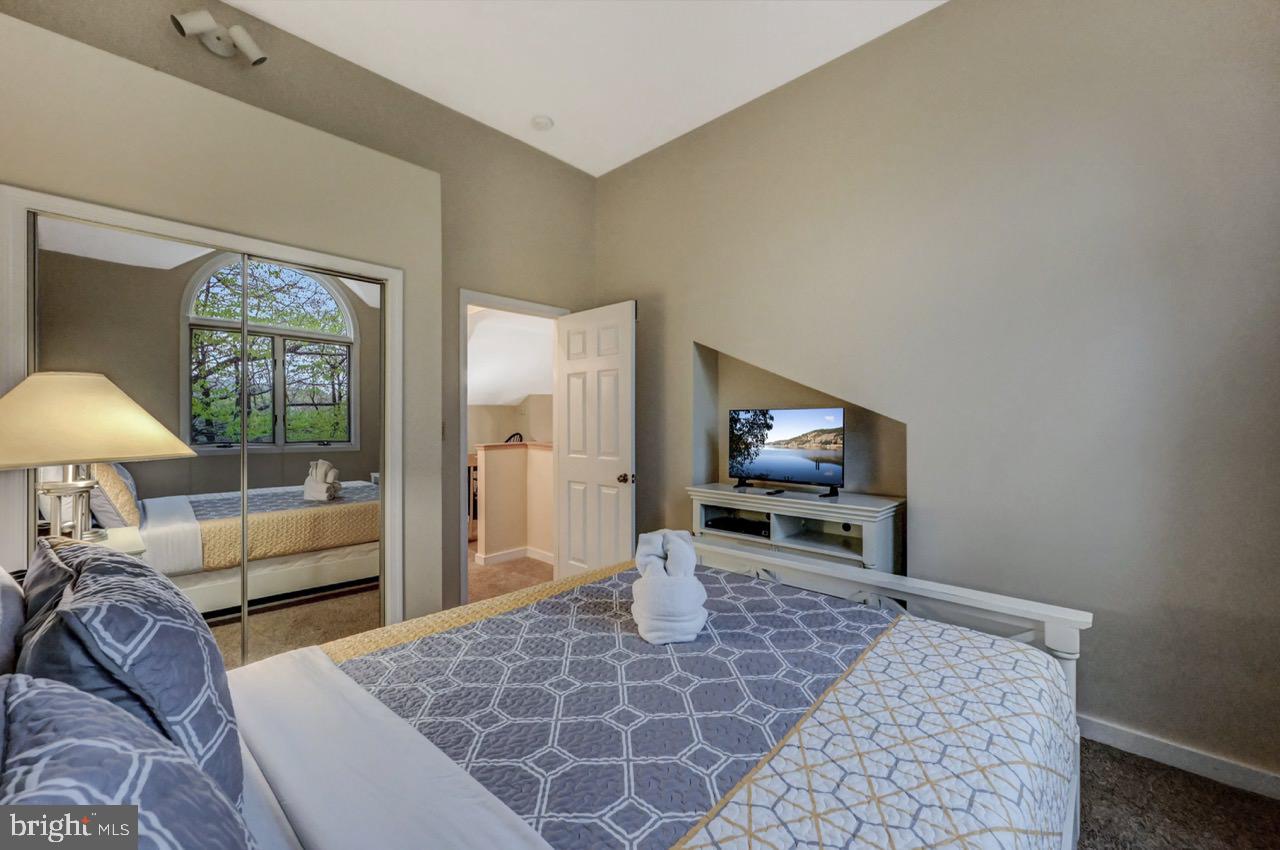 LAURELWOODS - Residential