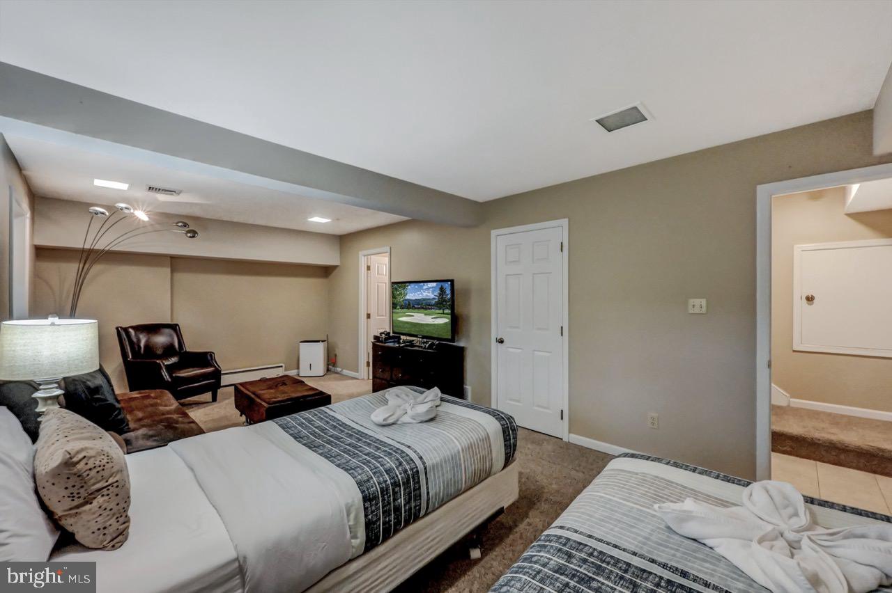 LAURELWOODS - Residential