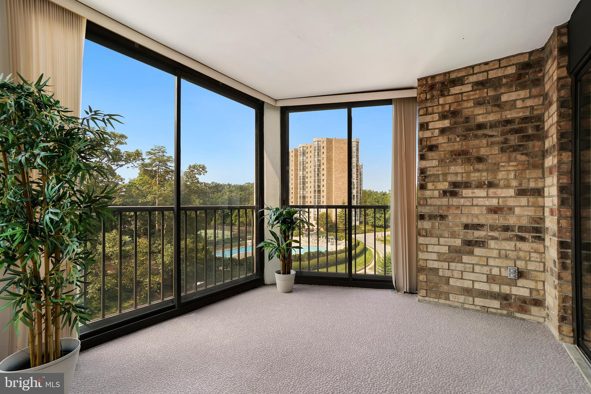 MONTEBELLO - Residential