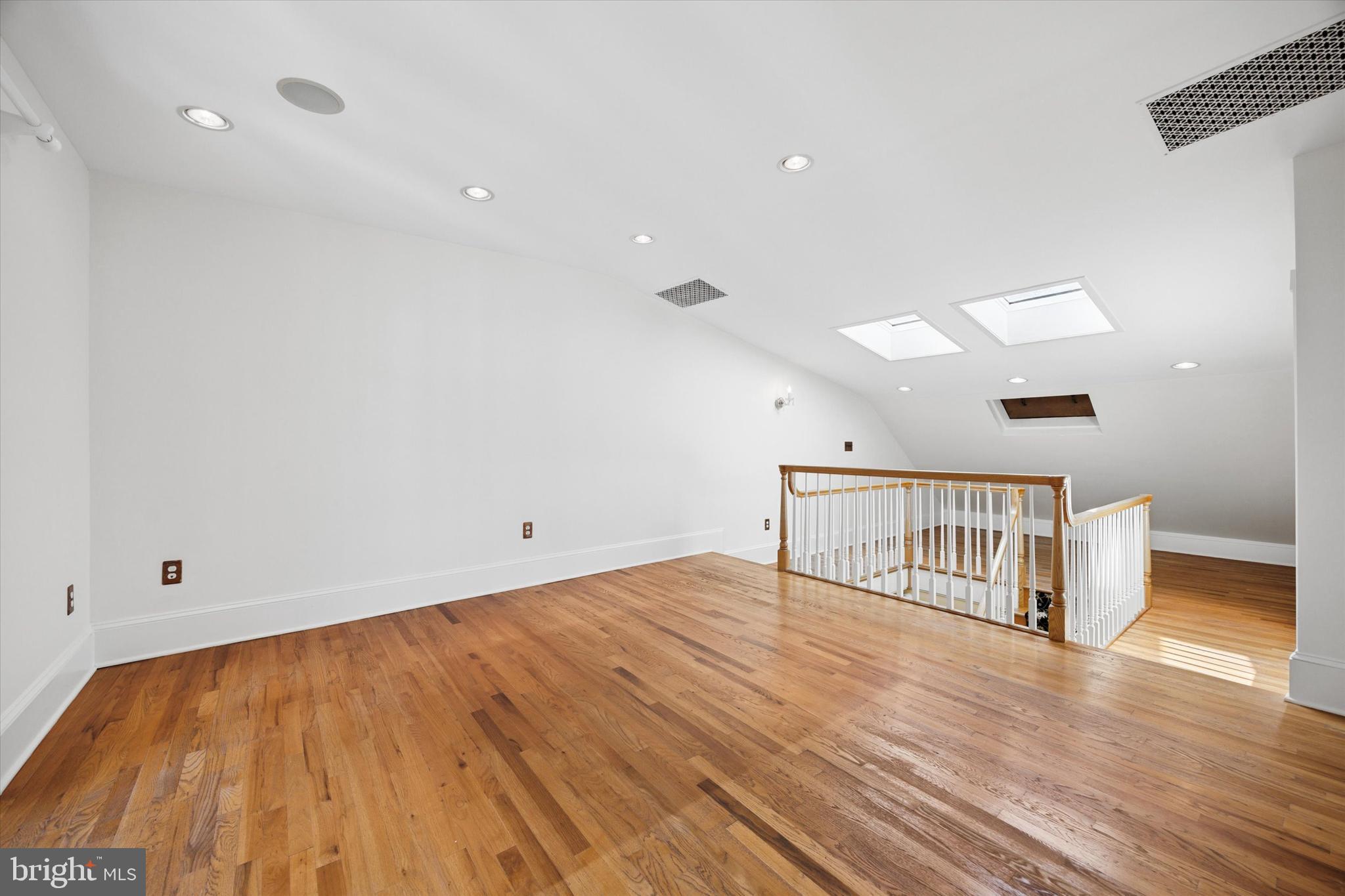 SOCIETY HILL - Residential Lease