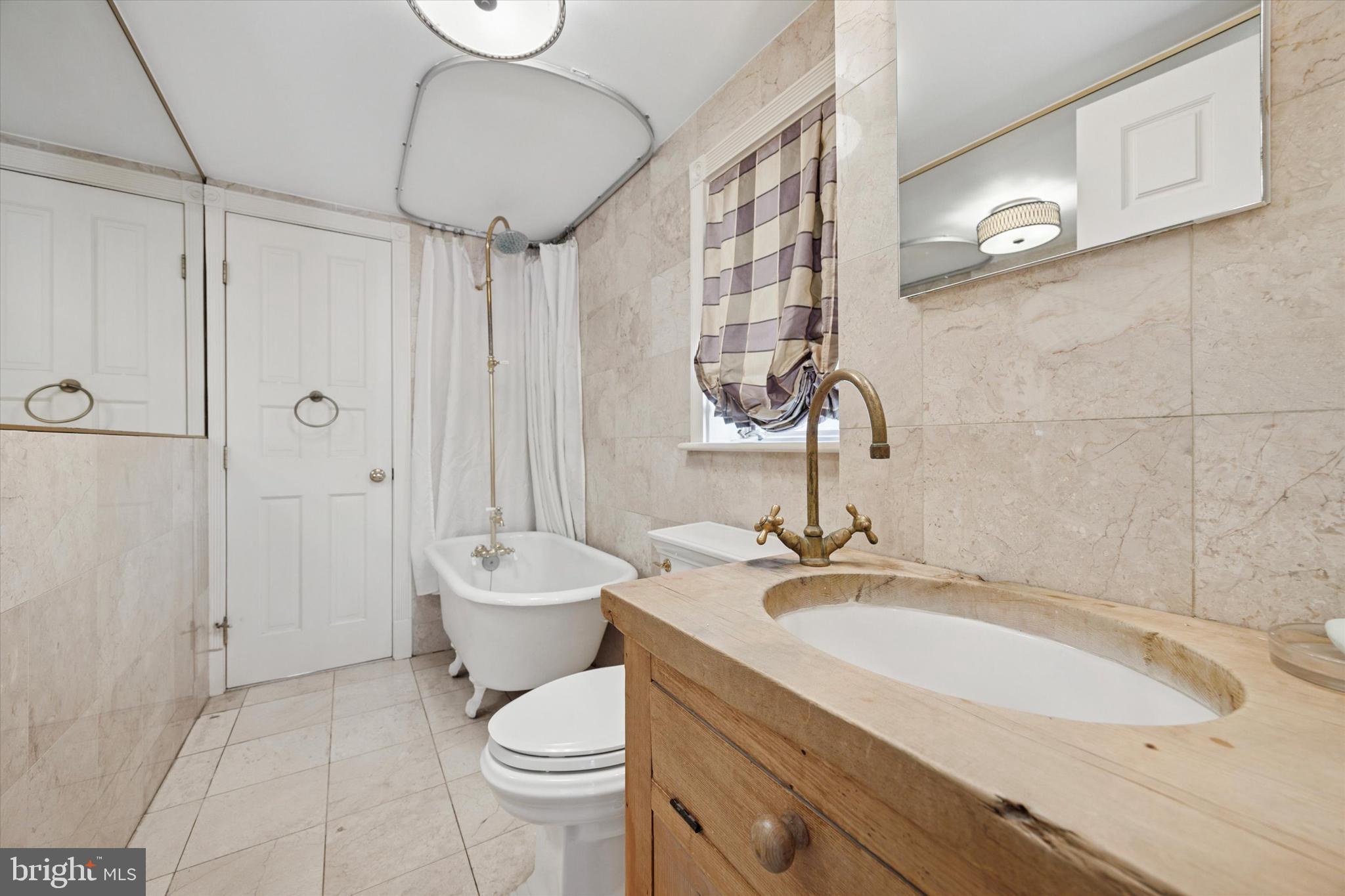 SOCIETY HILL - Residential Lease