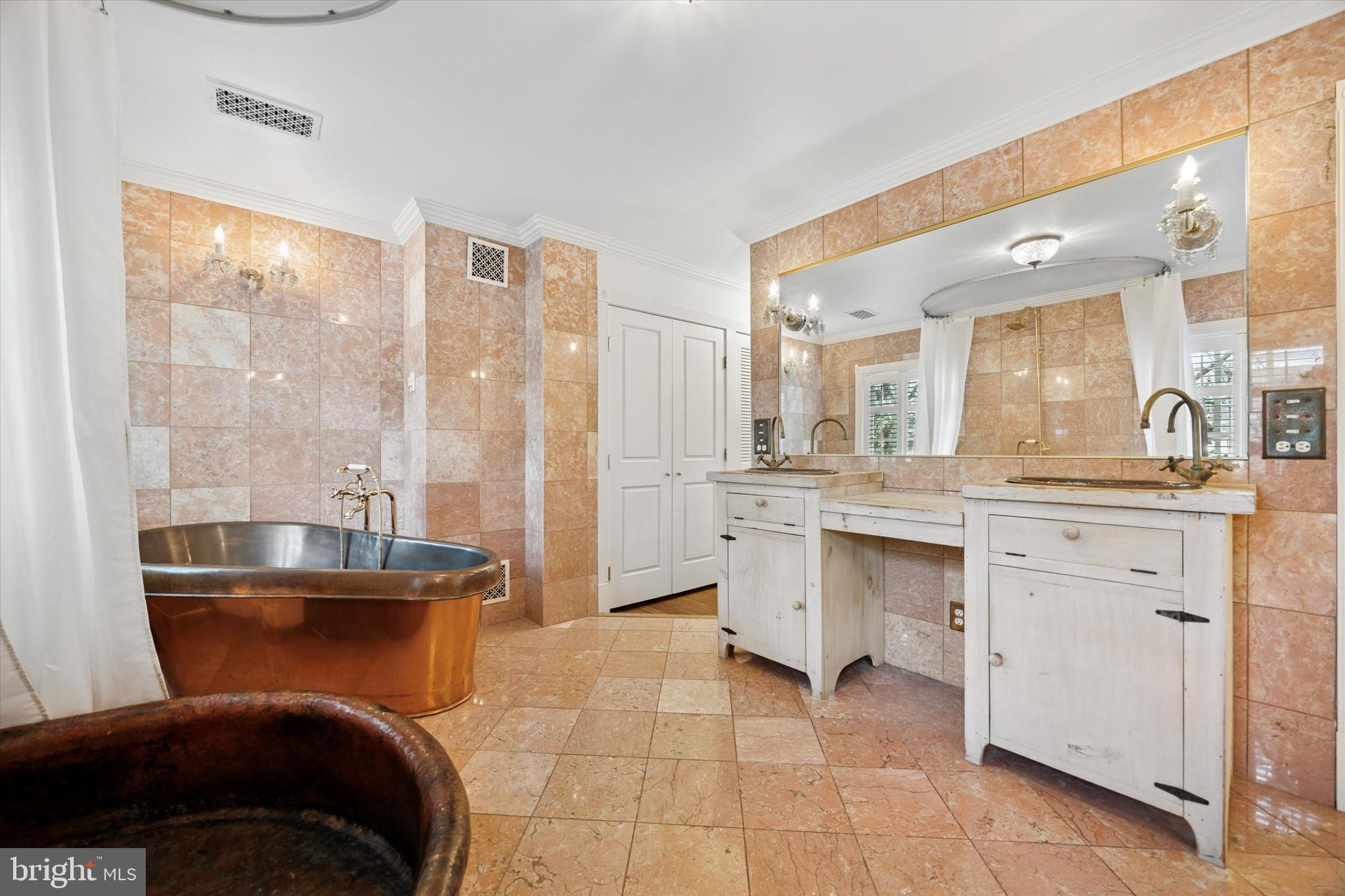 SOCIETY HILL - Residential Lease