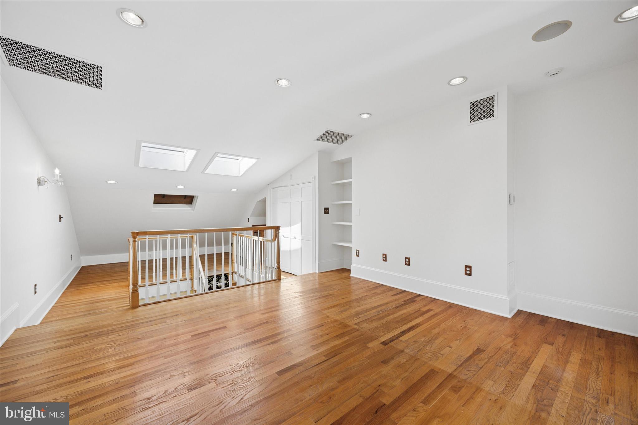 SOCIETY HILL - Residential Lease