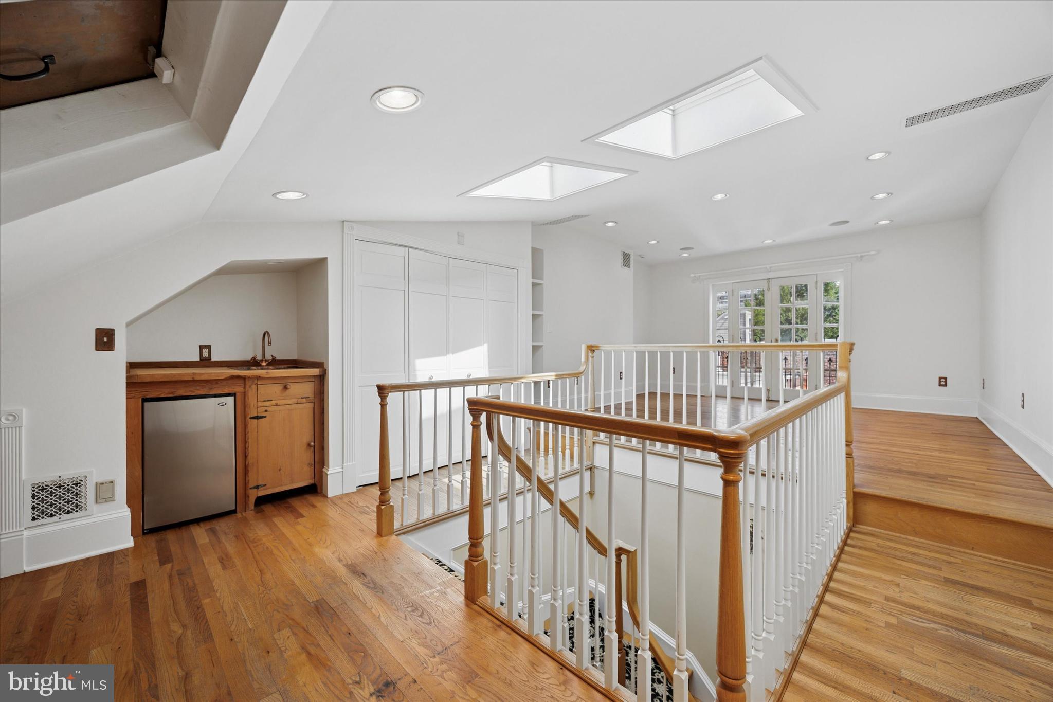 SOCIETY HILL - Residential Lease