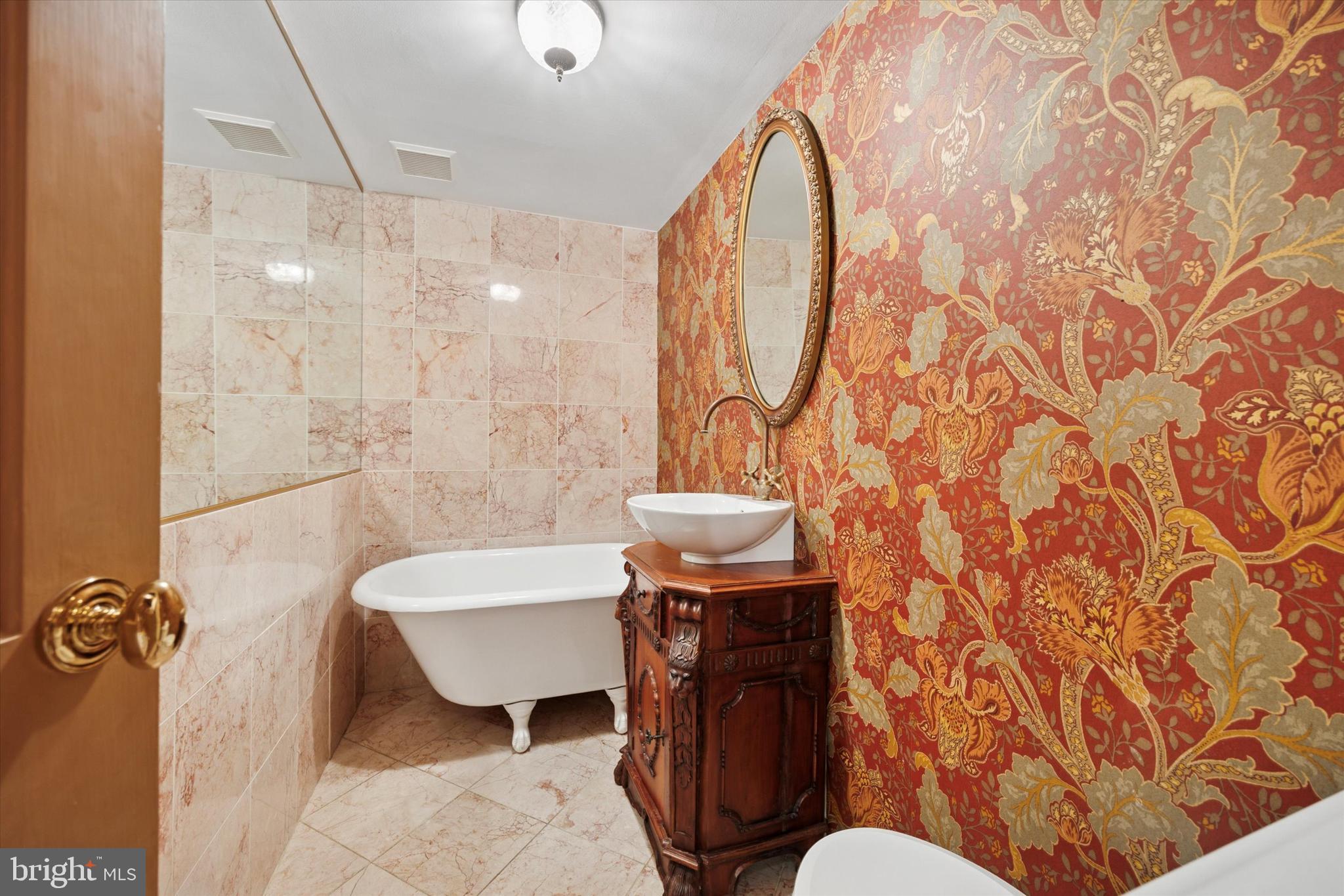 SOCIETY HILL - Residential Lease